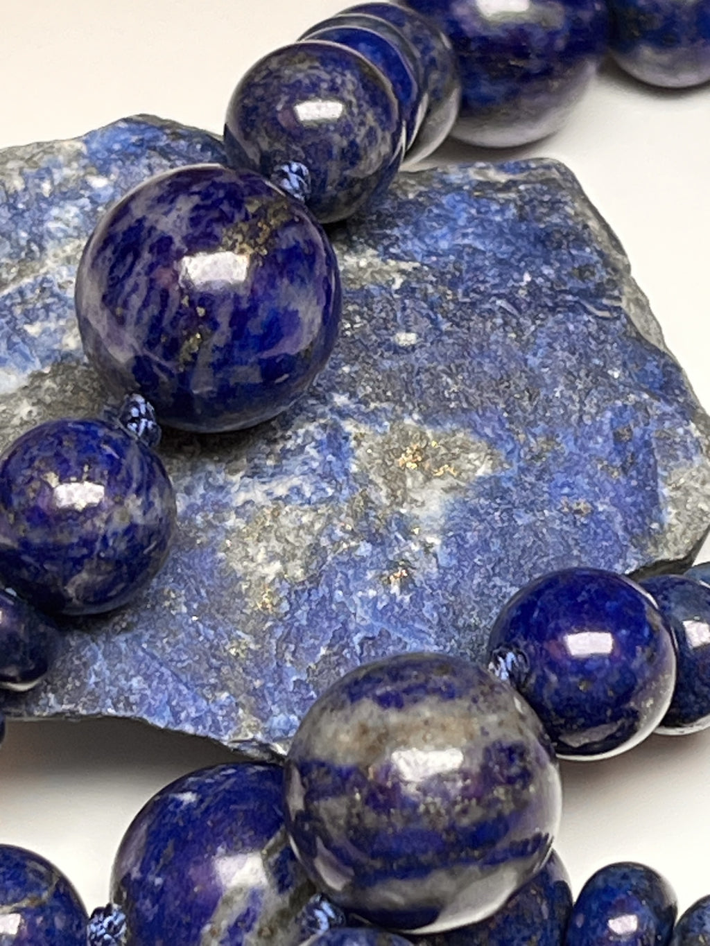 Collana con pietre dure di Lapislazzuli di alta qualità