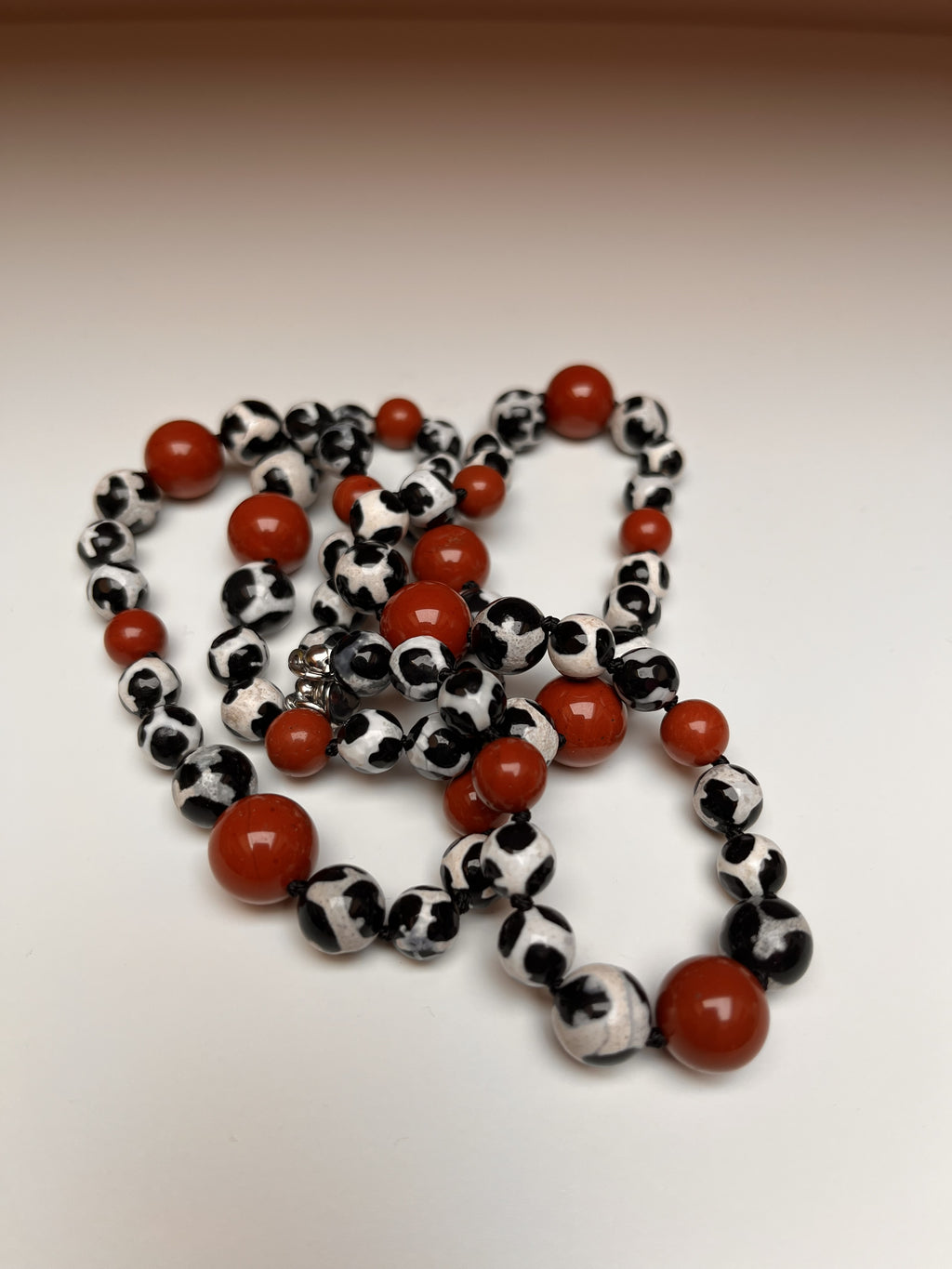 Collana artigianale con Agata tibetana e Diaspro rosso