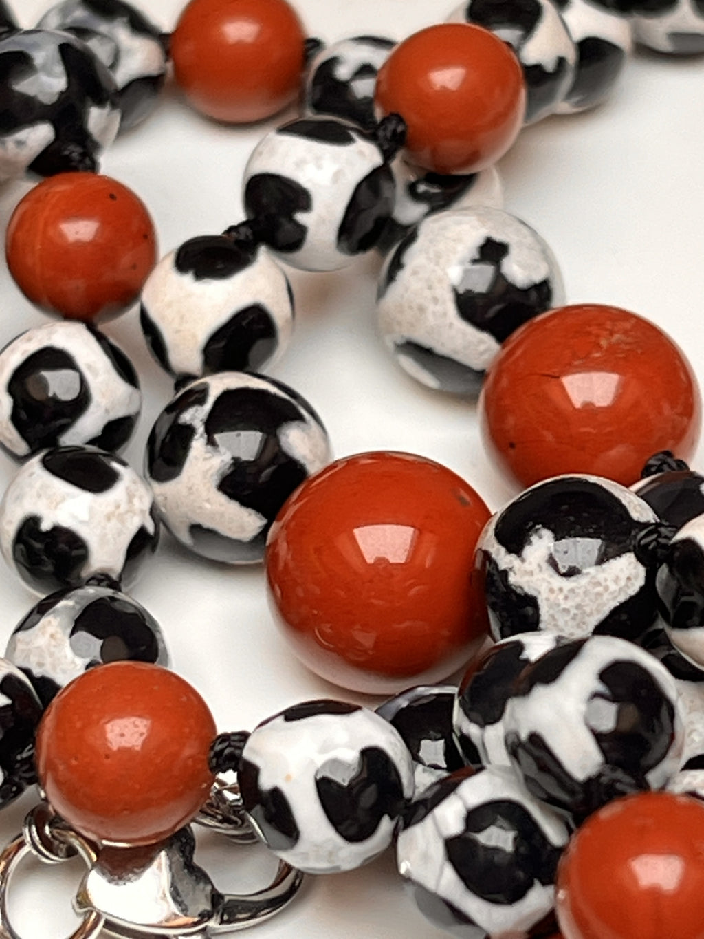 Collana artigianale con Agata tibetana e Diaspro rosso