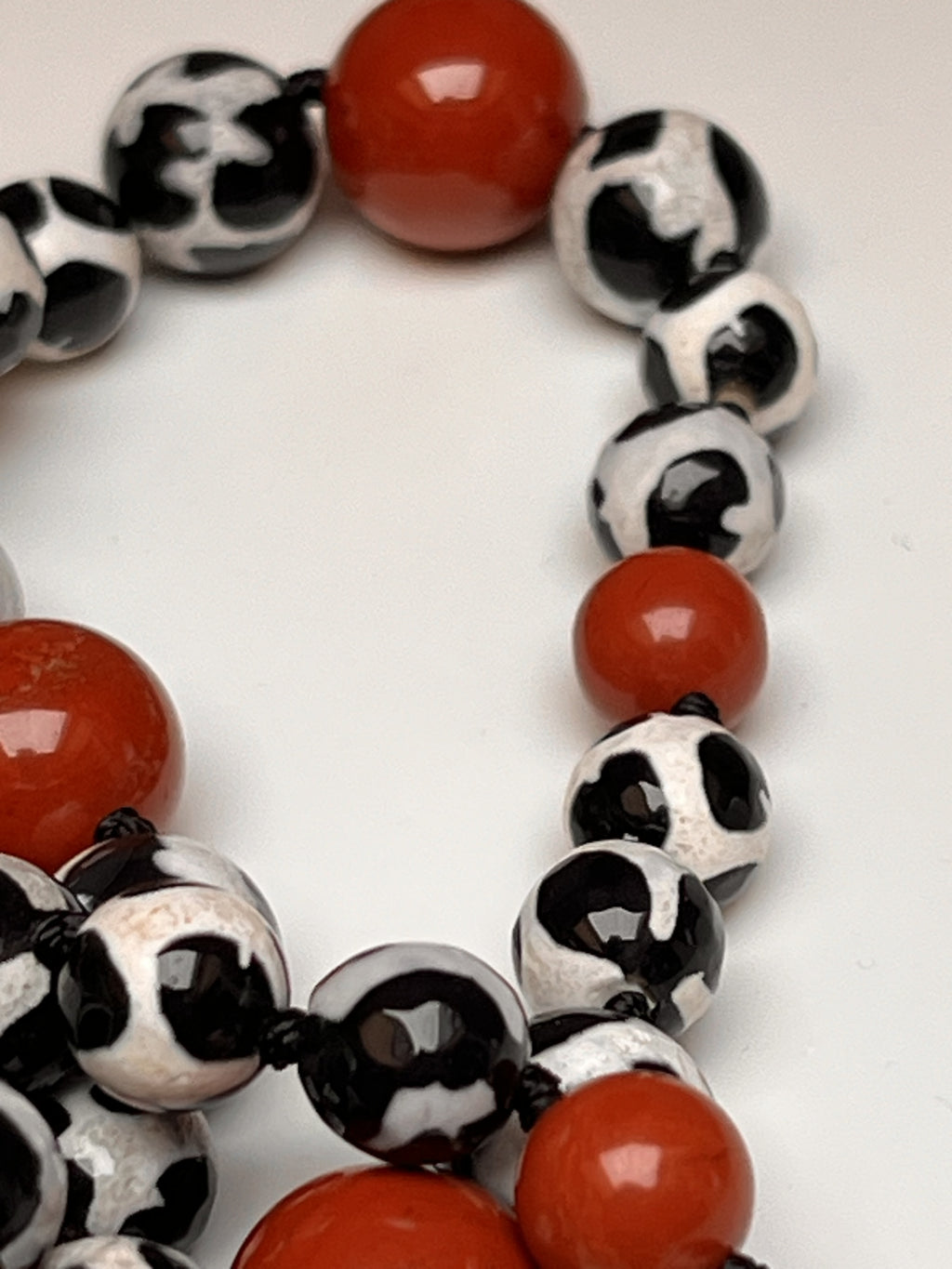 Collana artigianale con Agata tibetana e Diaspro rosso