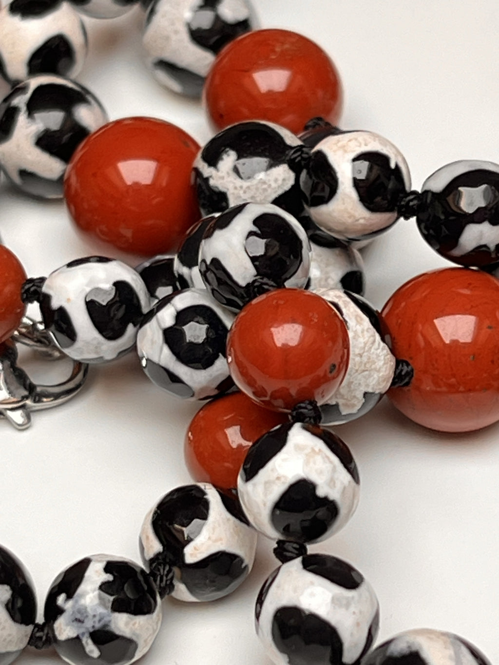 Collana artigianale con Agata tibetana e Diaspro rosso
