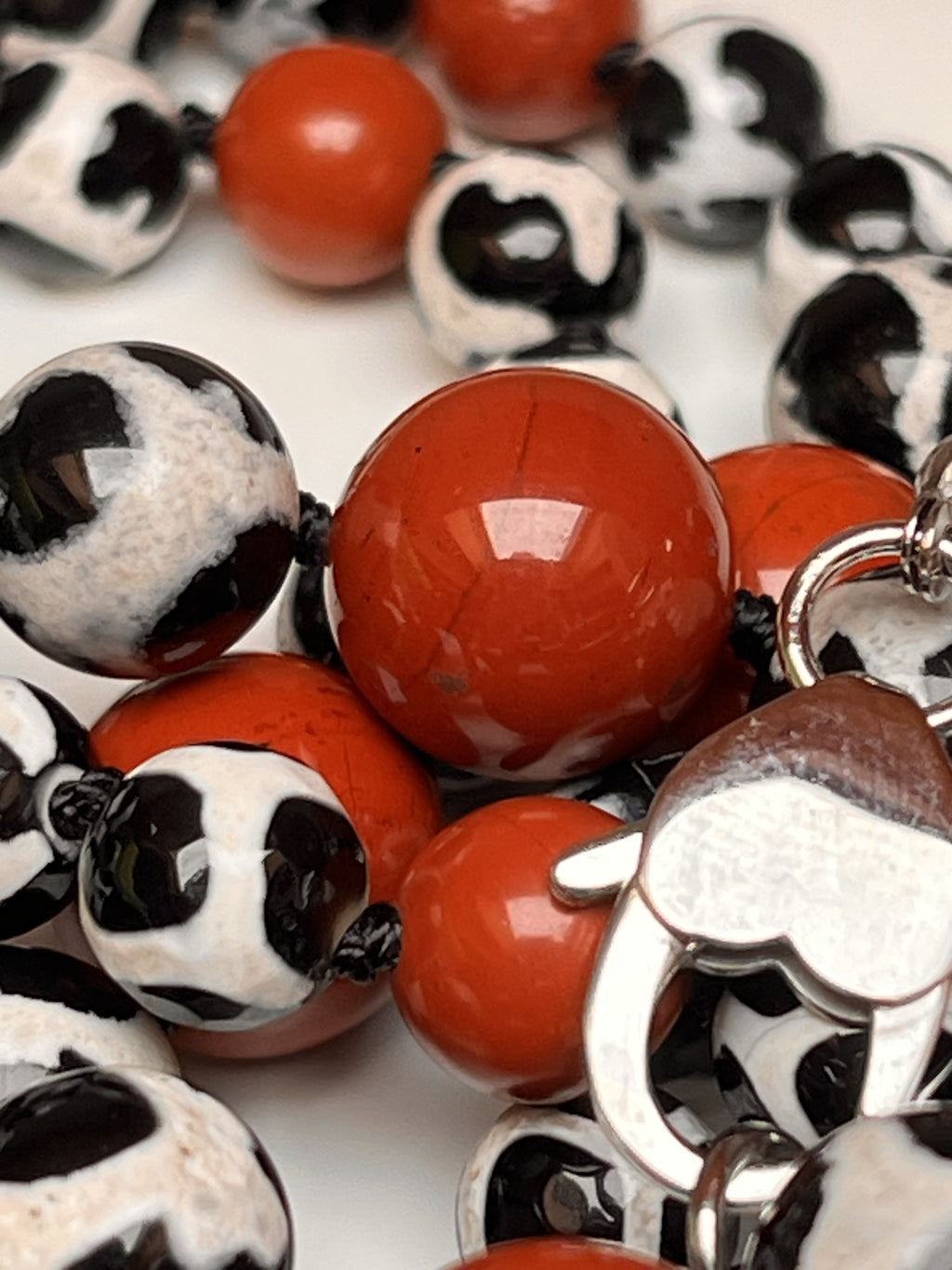 Collana artigianale con Agata tibetana e Diaspro rosso
