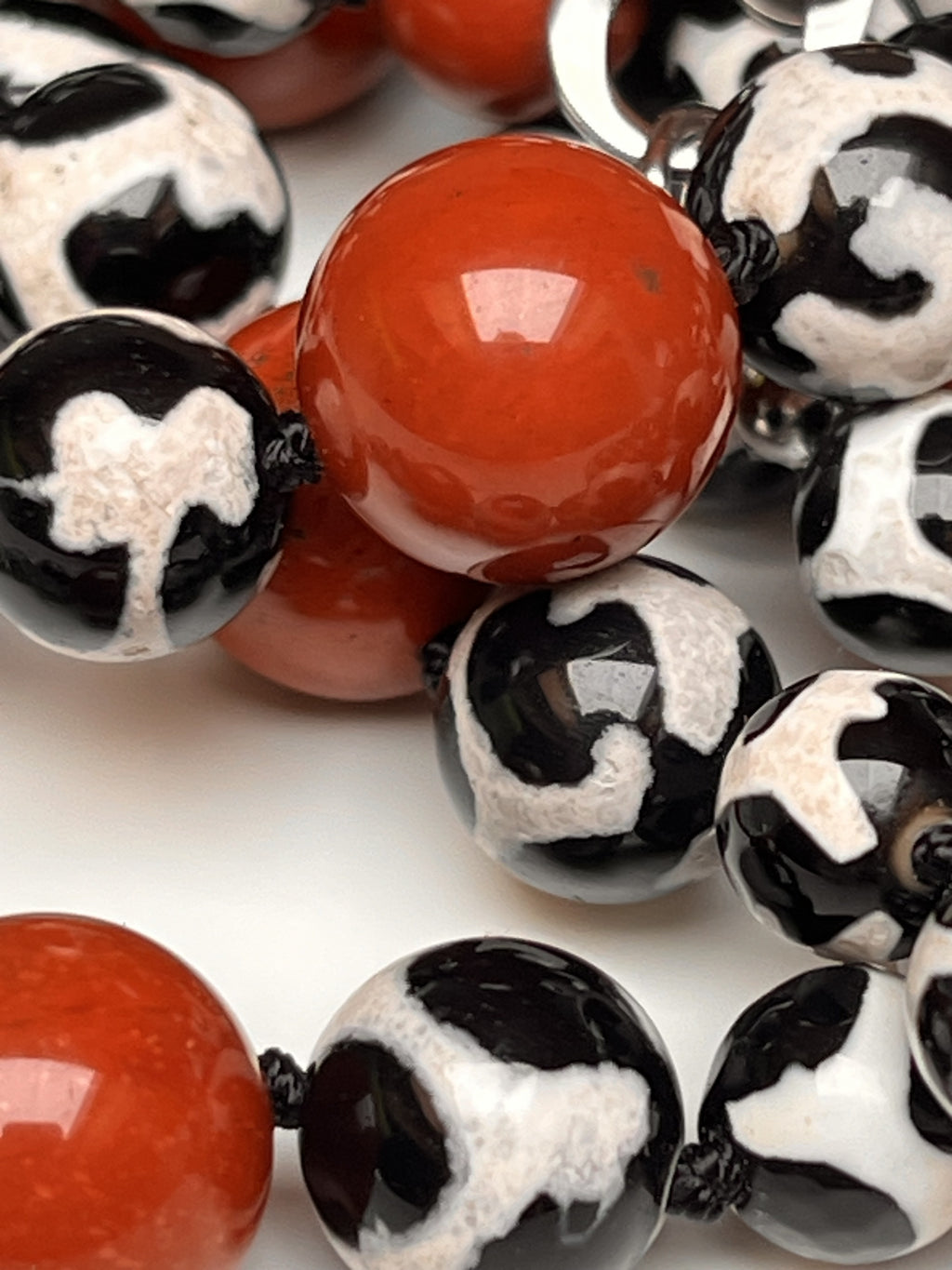 Collana artigianale con Agata tibetana e Diaspro rosso