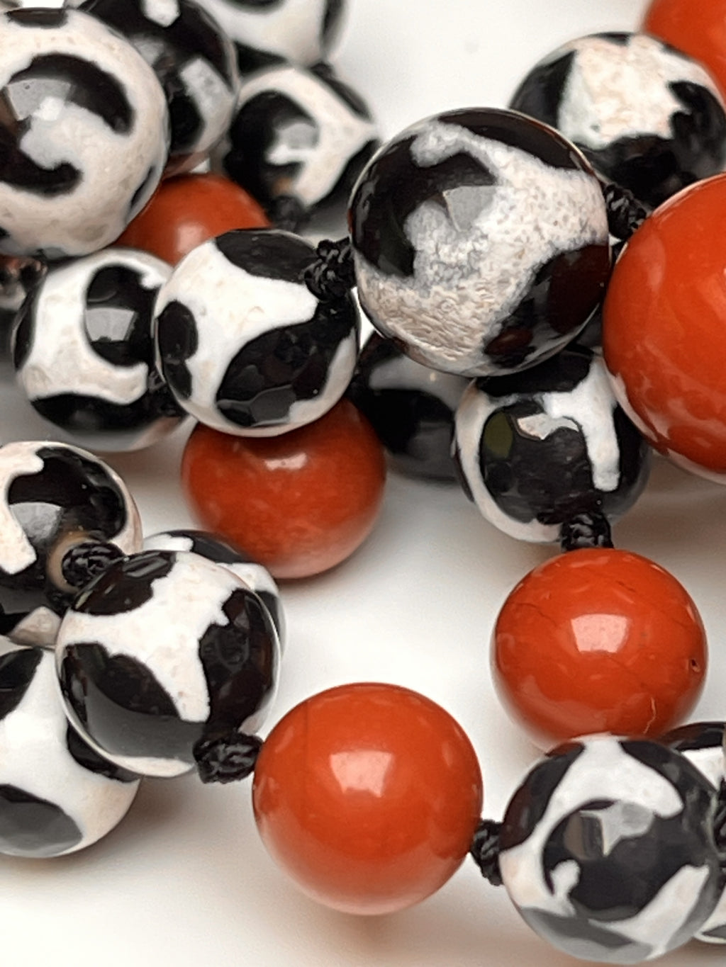 Collana artigianale con Agata tibetana e Diaspro rosso