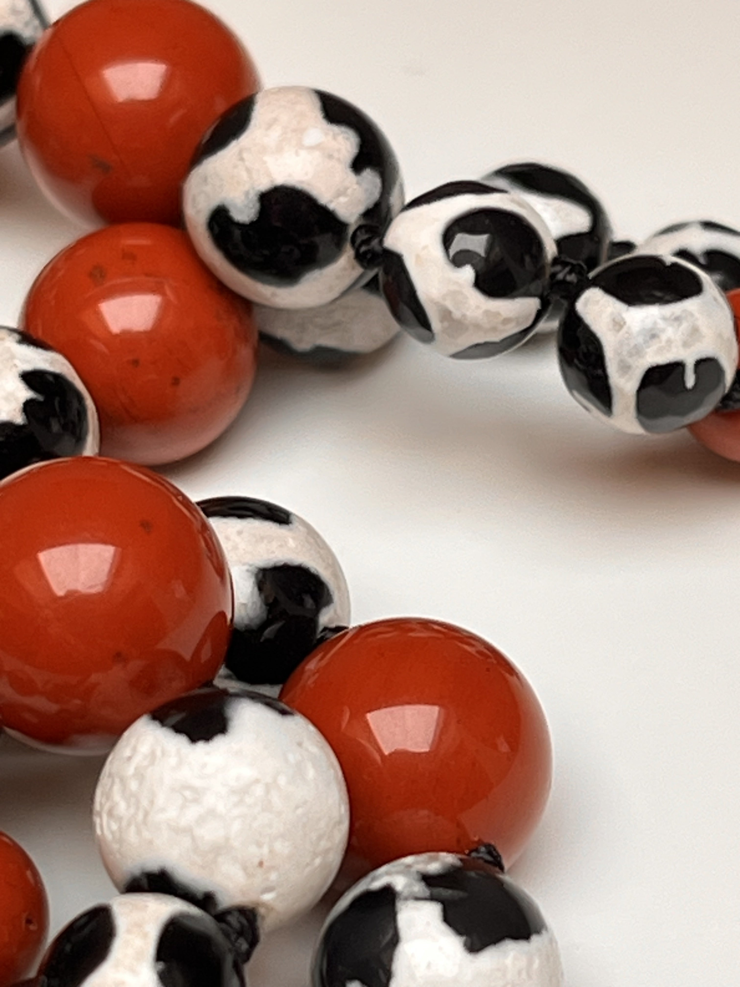 Collana artigianale con Agata tibetana e Diaspro rosso