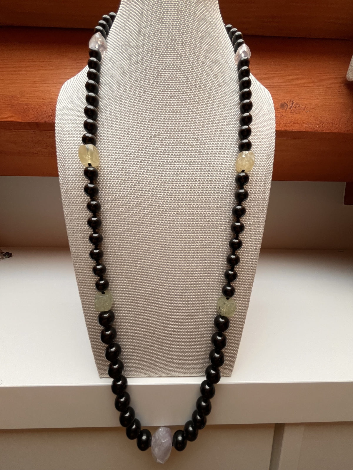 Collana lunga di Tormalina nera 8mm e Quarzo irregolare. Alta qualità