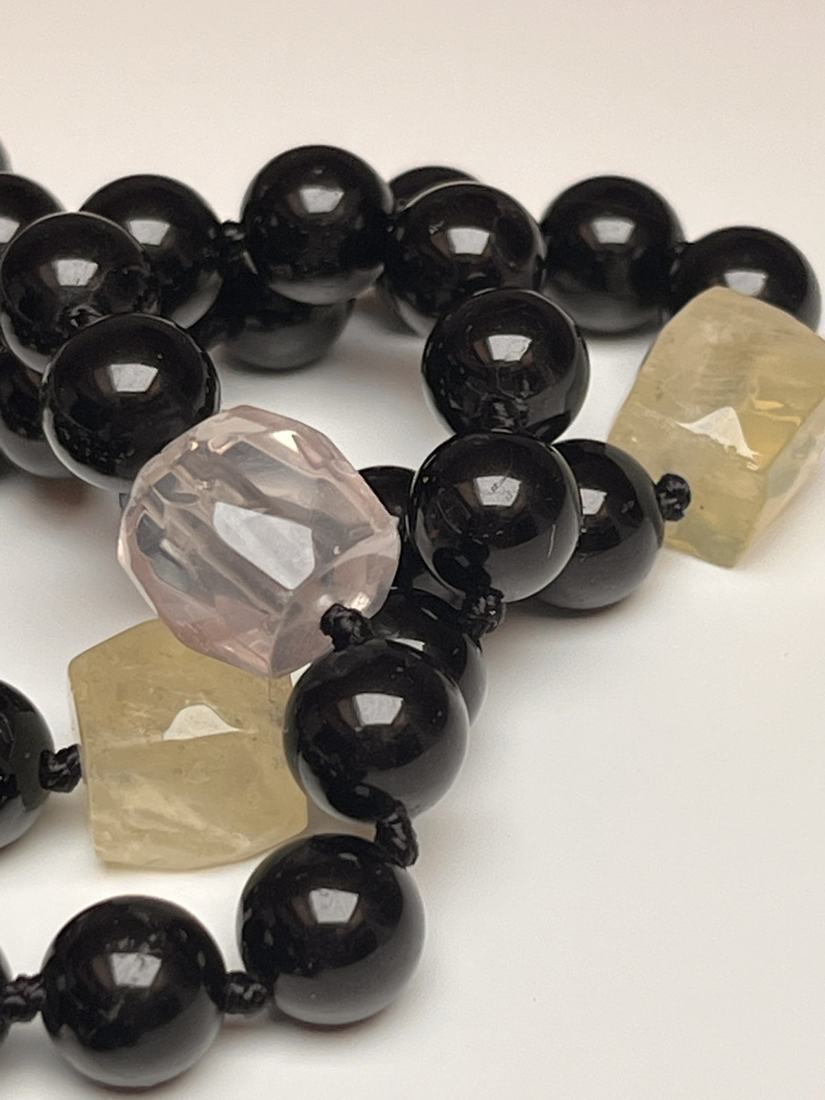Collana lunga di Tormalina nera 8mm e Quarzo irregolare. Alta qualità