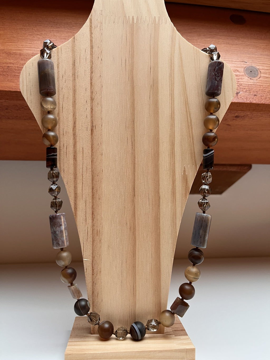 Collana con pietre dure di Agata e Quarzo.