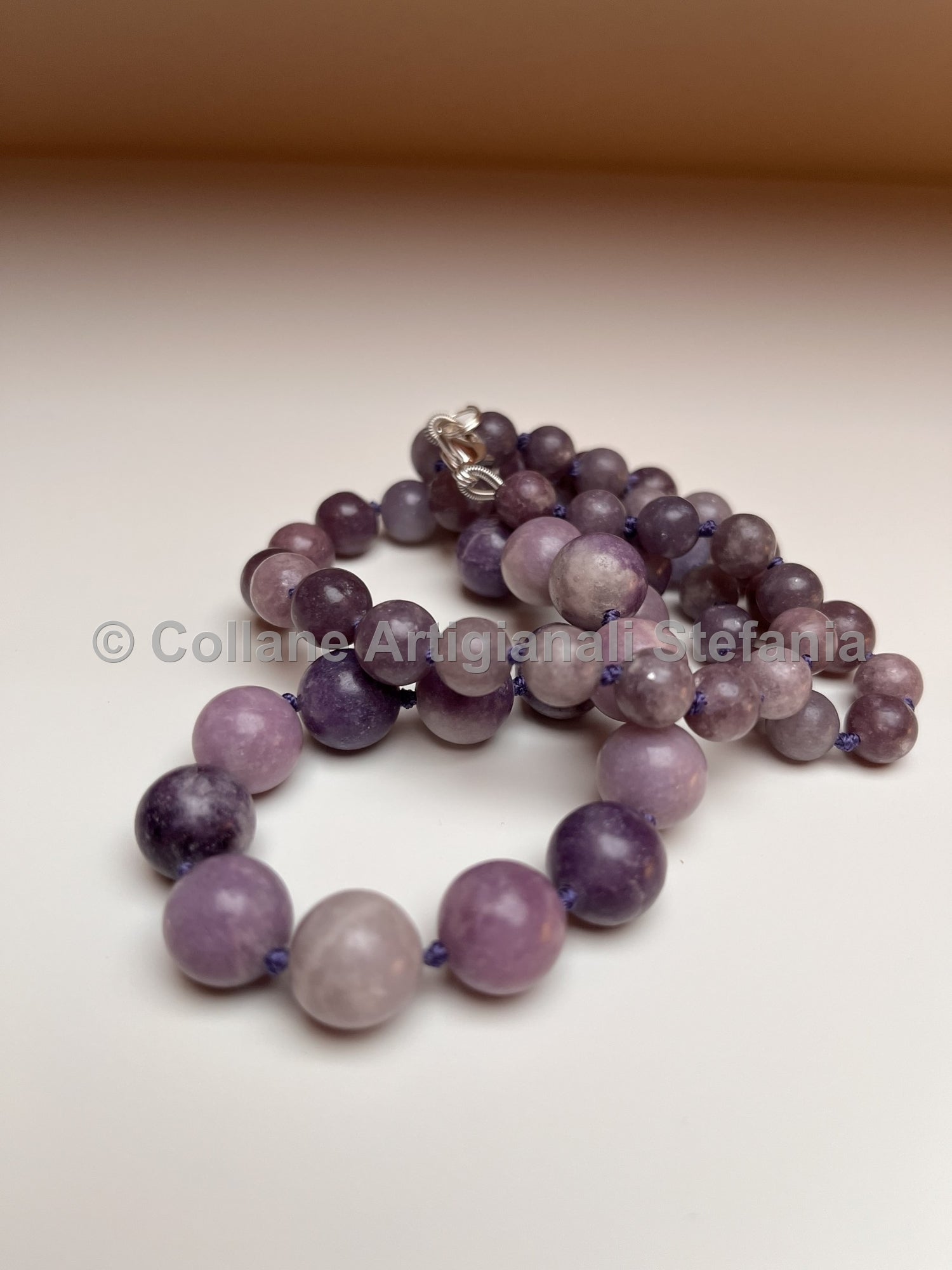 Collana con pietre dure di Mica viola