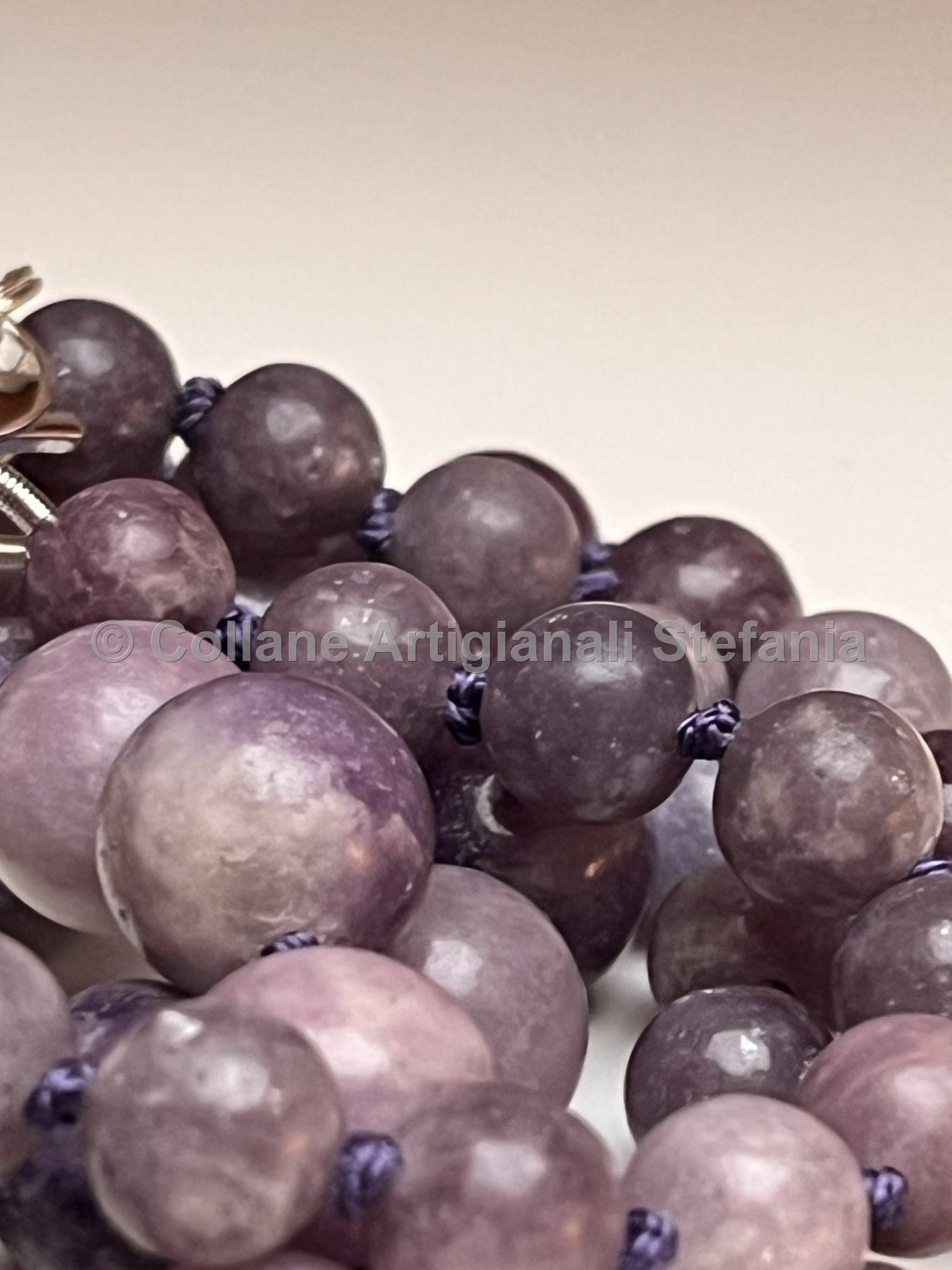 Collana con pietre dure di Mica viola