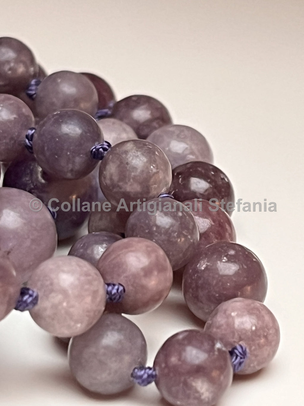 Collana con pietre dure di Mica viola