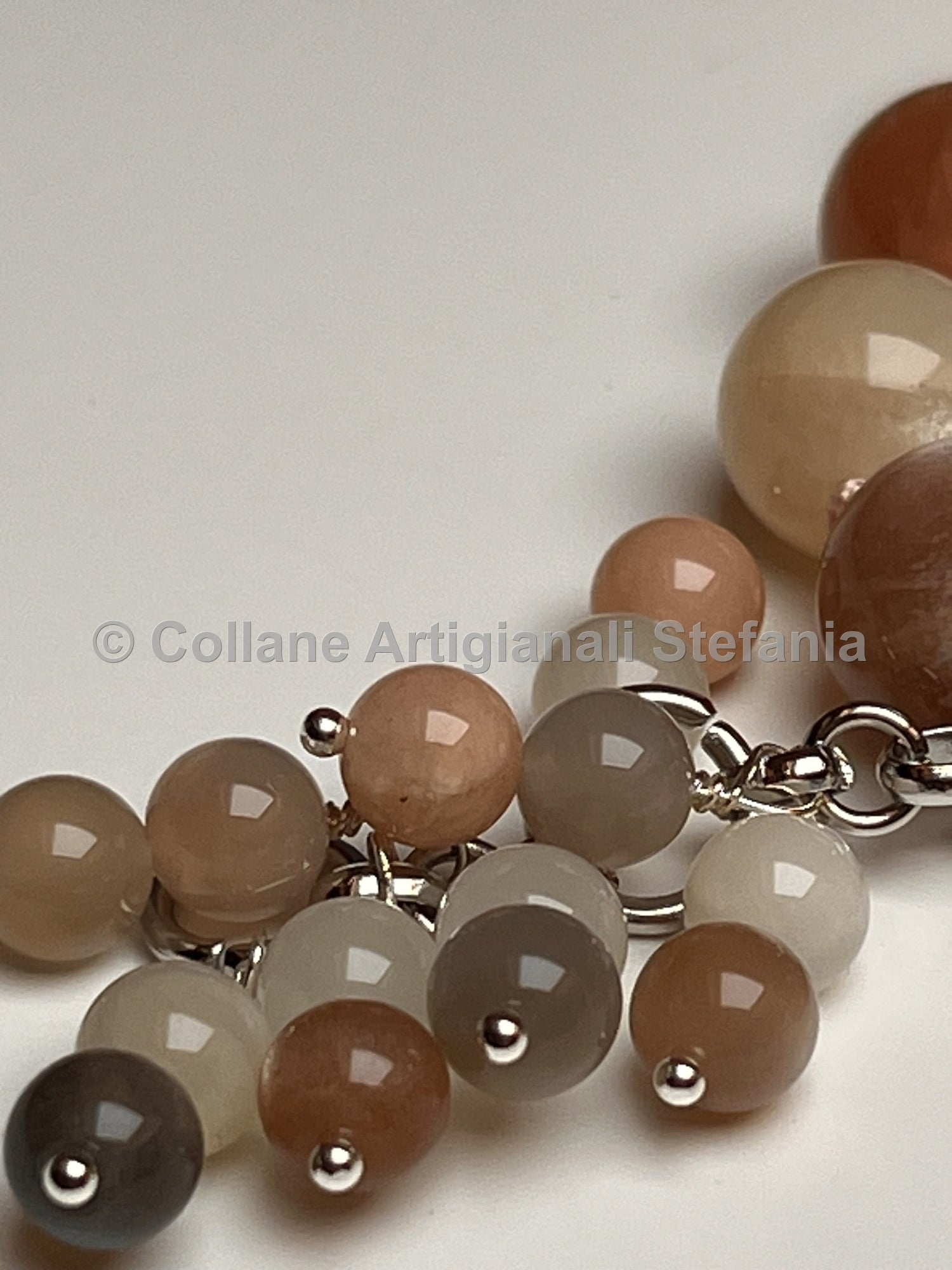 Collana con pietre dure di Pietra di Luna