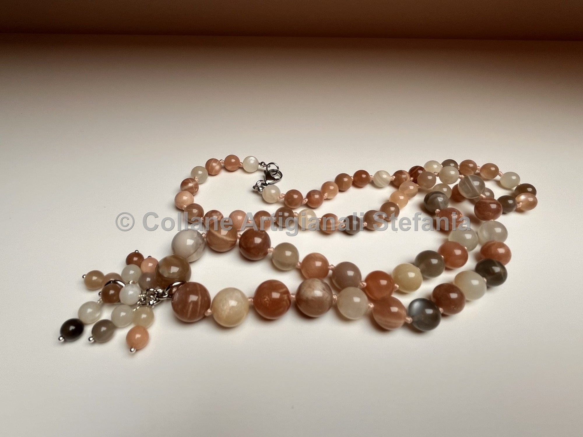 Collana con pietre dure di Pietra di Luna