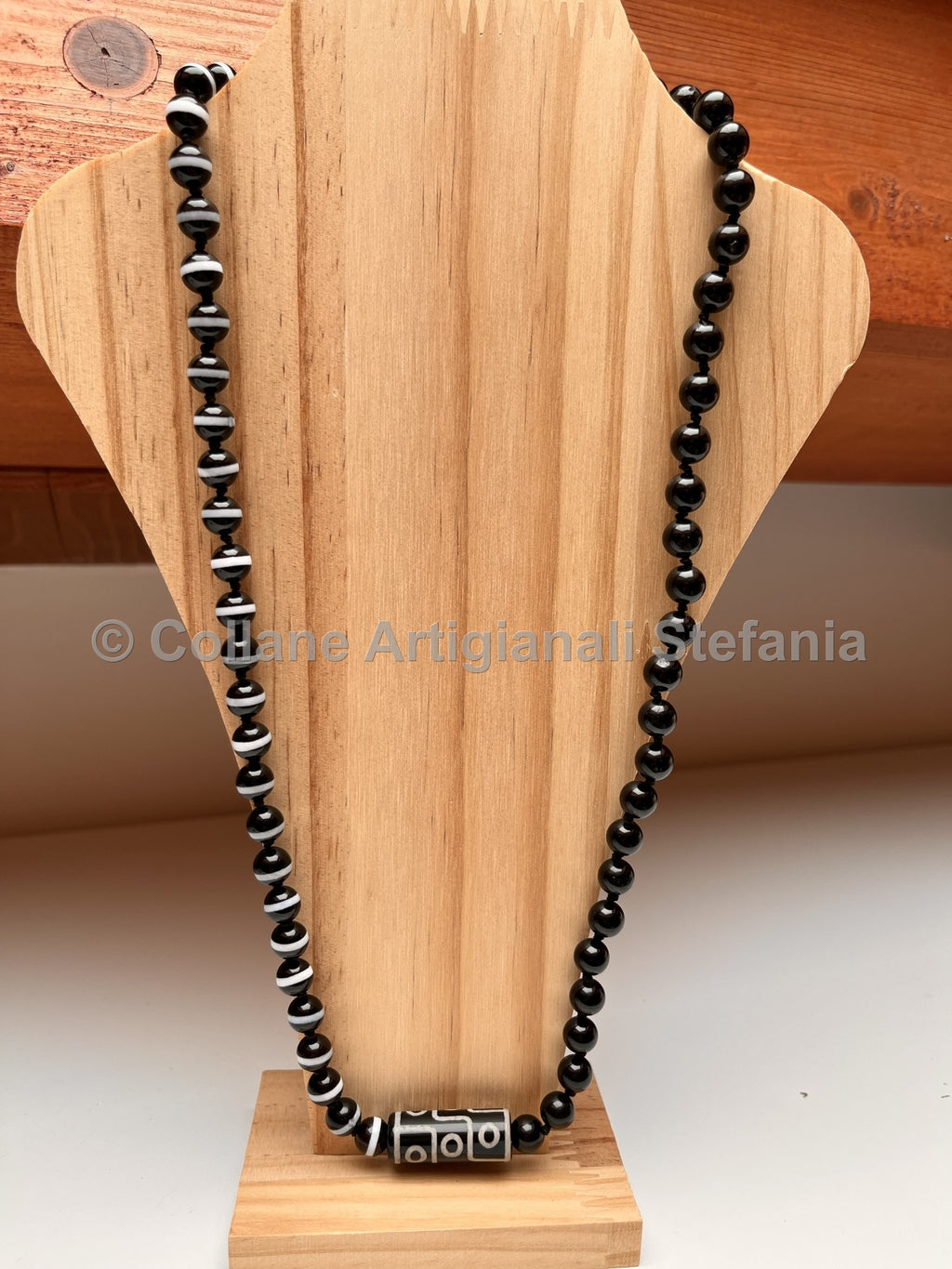 Collana con pietre dure di Tormalina nera e Agata Tibetana