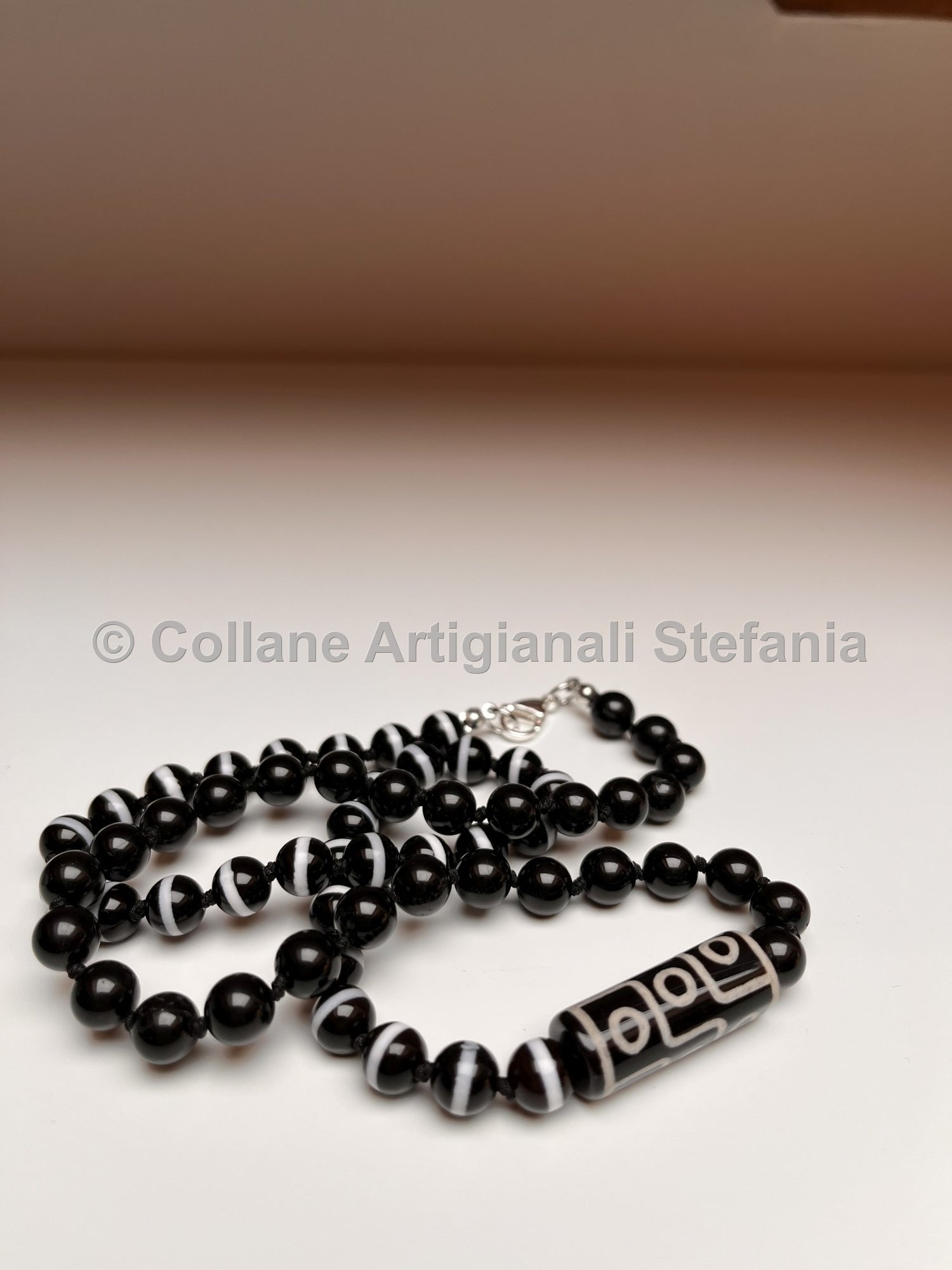 Collana con pietre dure di Tormalina nera e Agata Tibetana