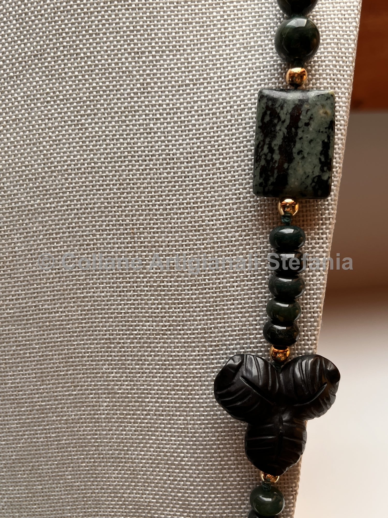 Collana con pietre dure di Agata muschiata