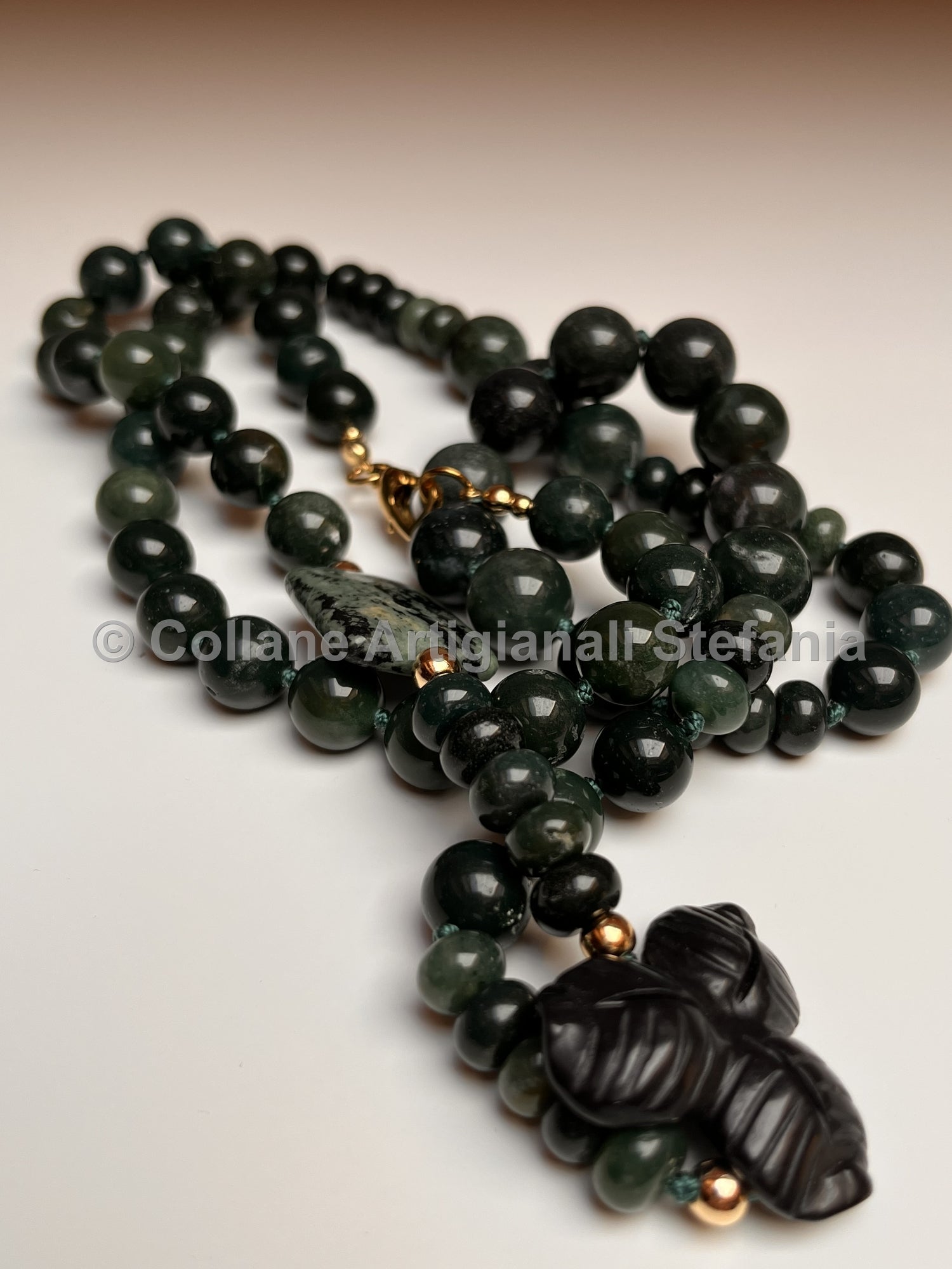 Collana con pietre dure di Agata muschiata