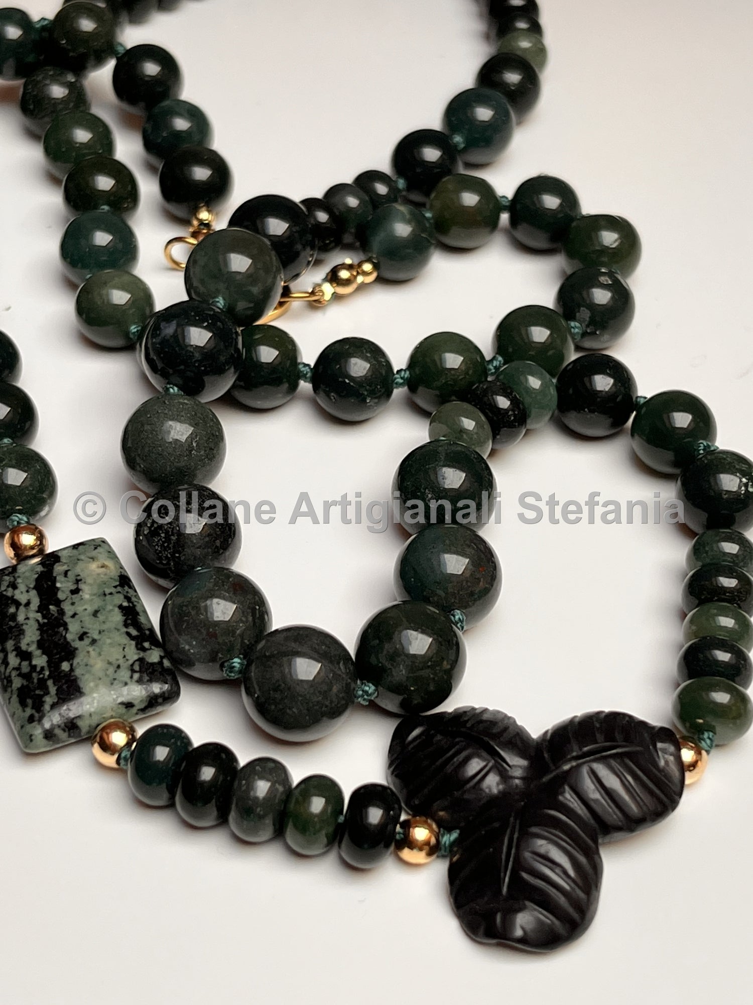 Collana con pietre dure di Agata muschiata