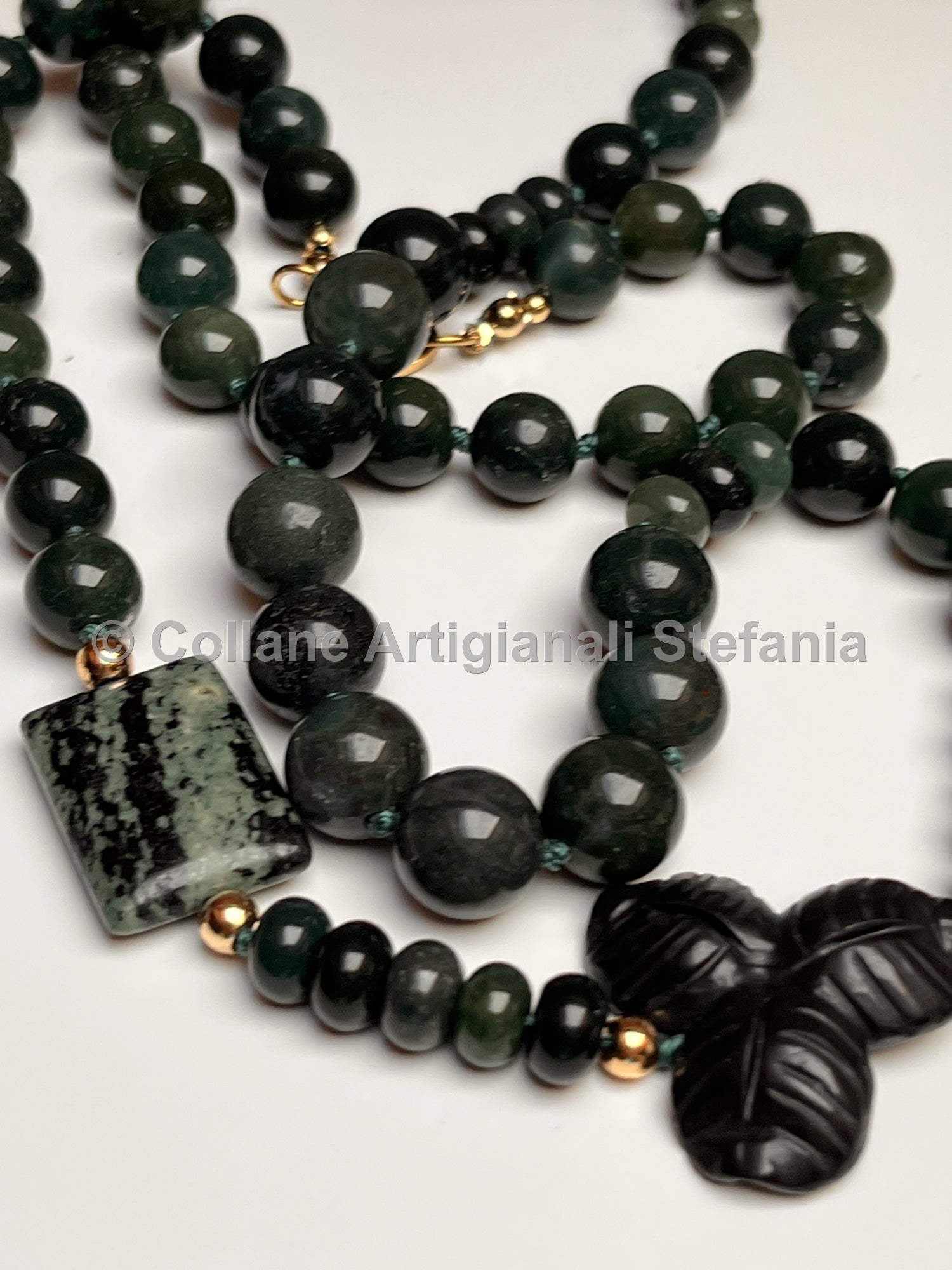 Collana con pietre dure di Agata muschiata