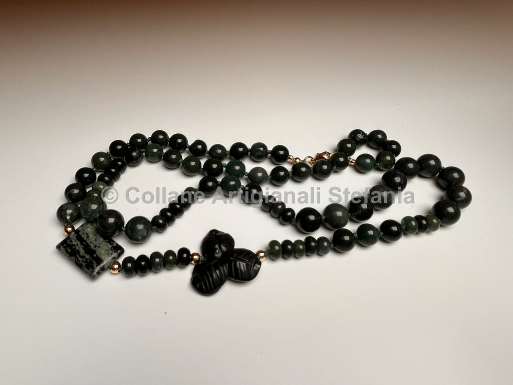 Collana con pietre dure di Agata muschiata