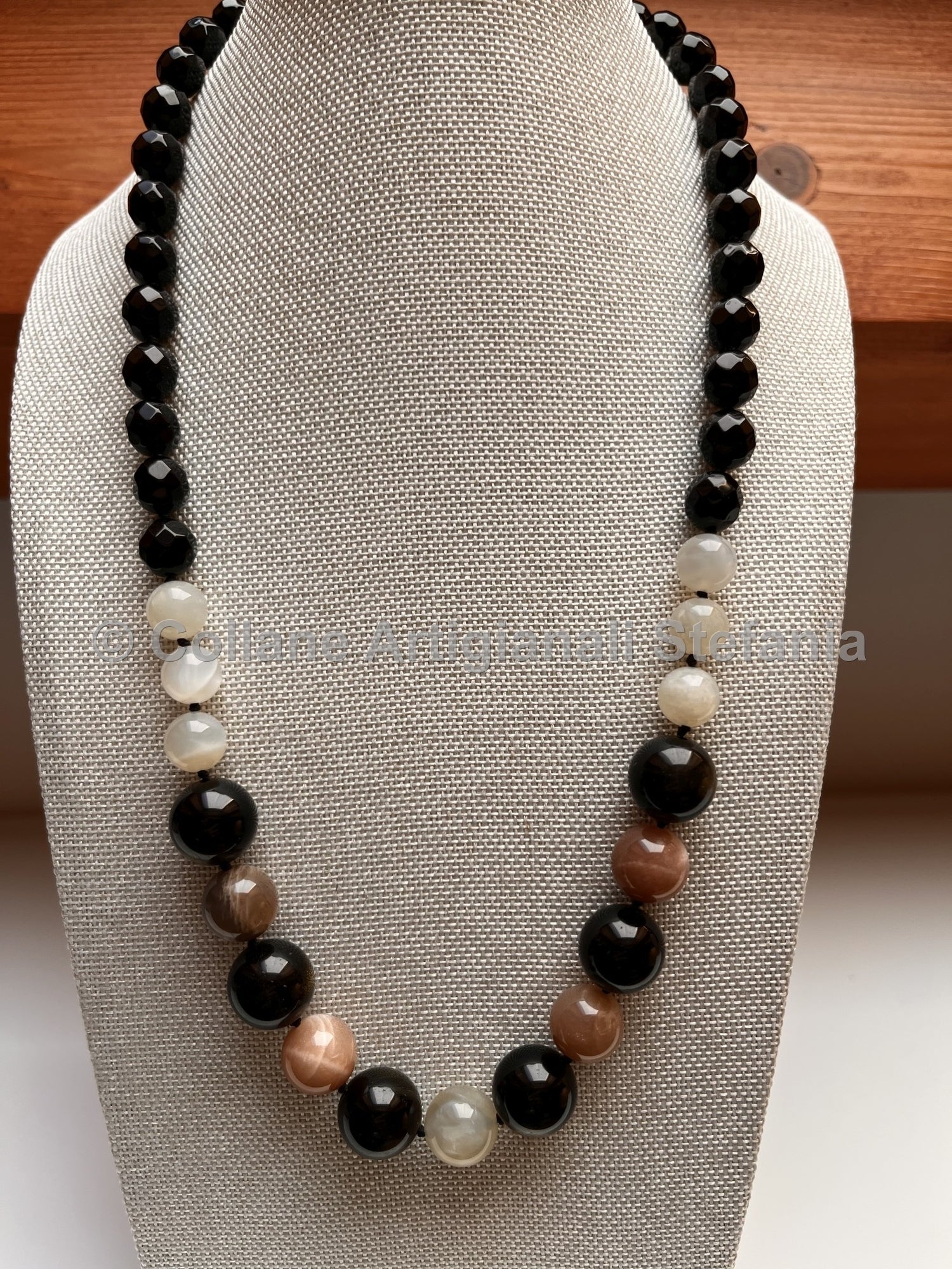 Collana con pietre dure di alta qualità di Onice, Ossidiana gold e Pietra di Luna.