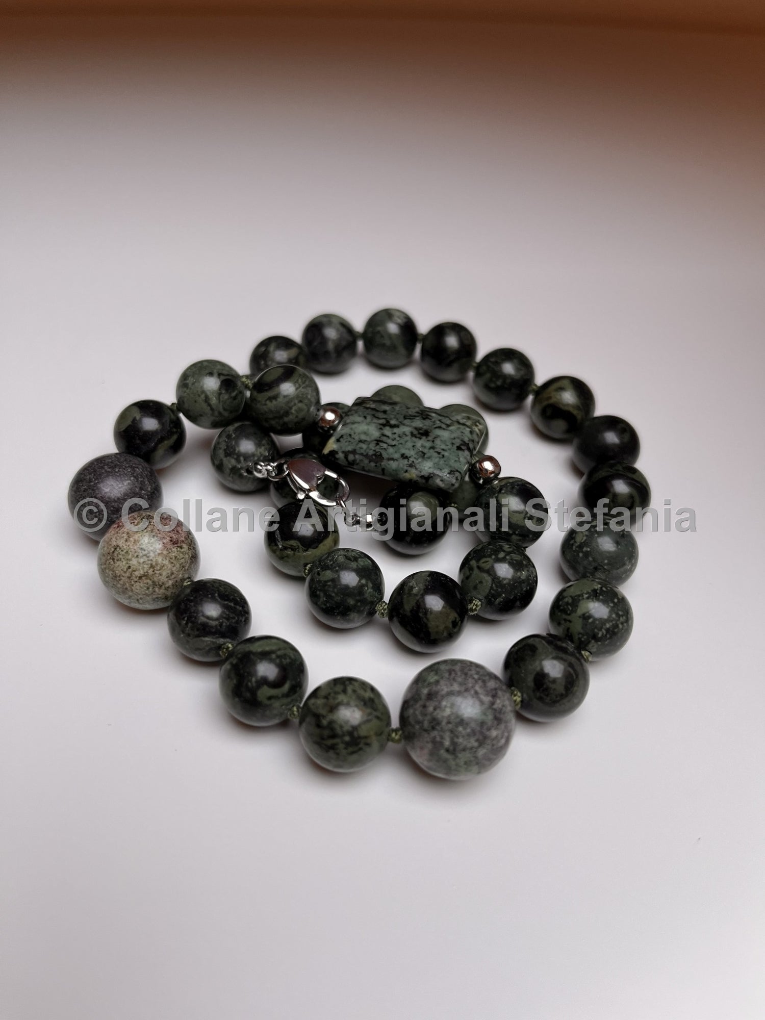 Collana con pietre dure di Diaspro Kambaba