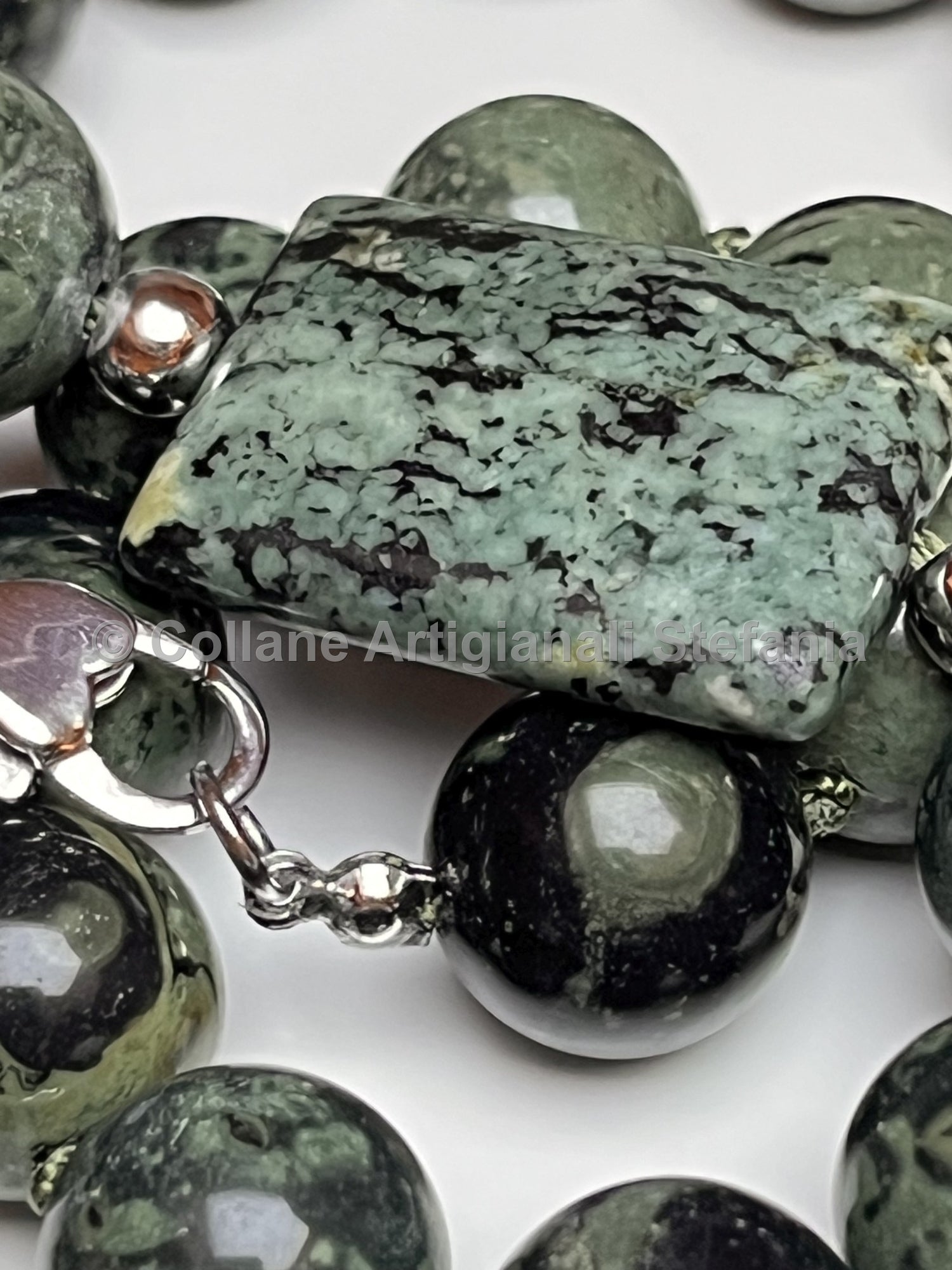 Collana con pietre dure di Diaspro Kambaba