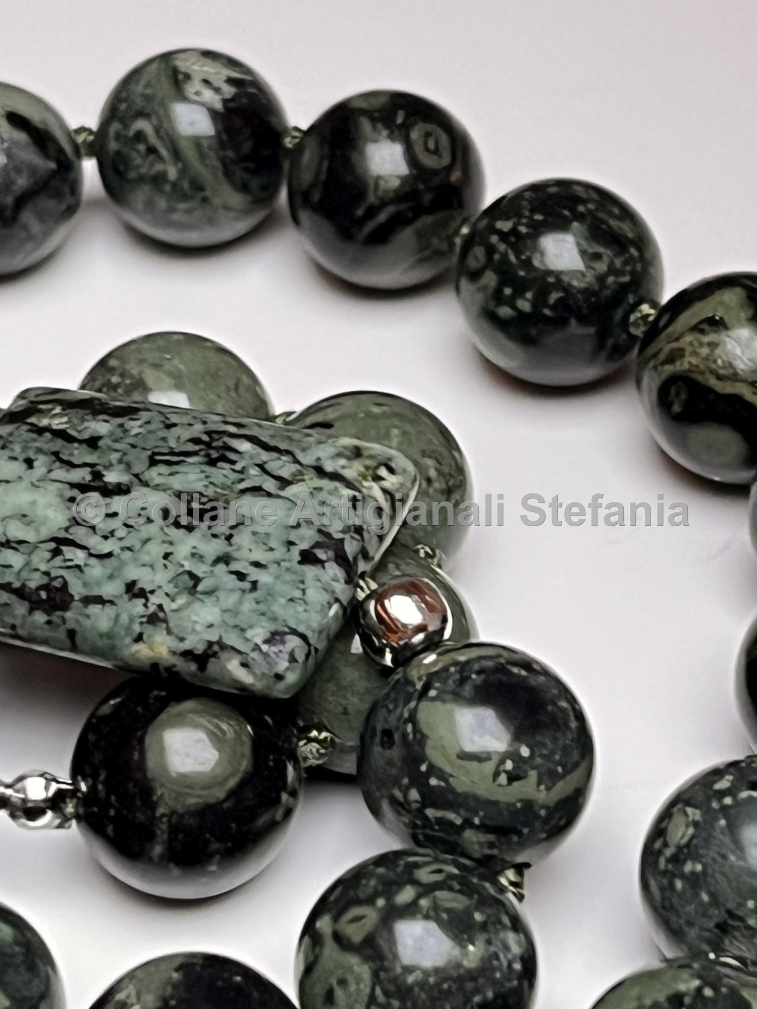 Collana con pietre dure di Diaspro Kambaba