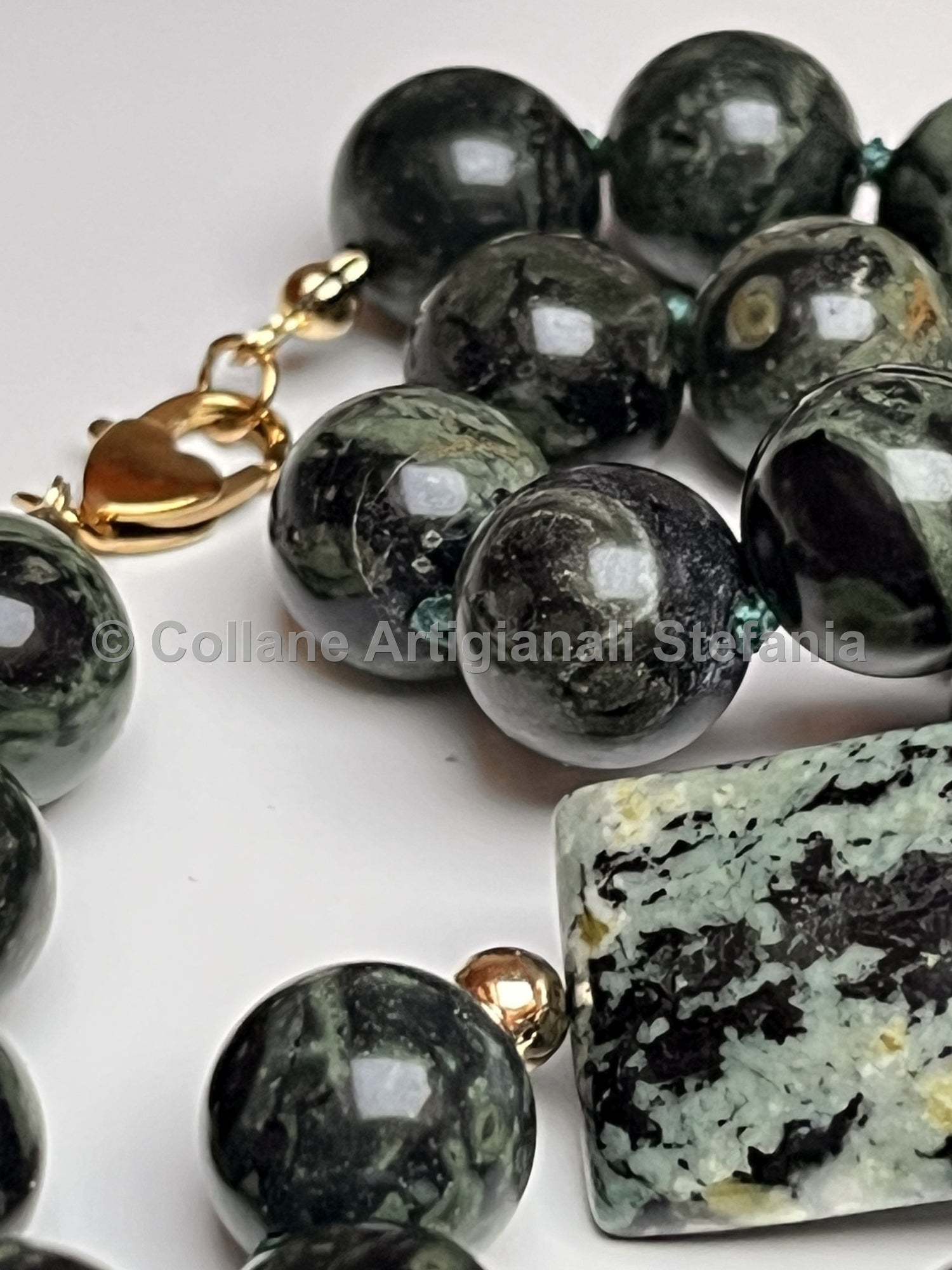 Collana con pietre dure di Diaspro Kambaba