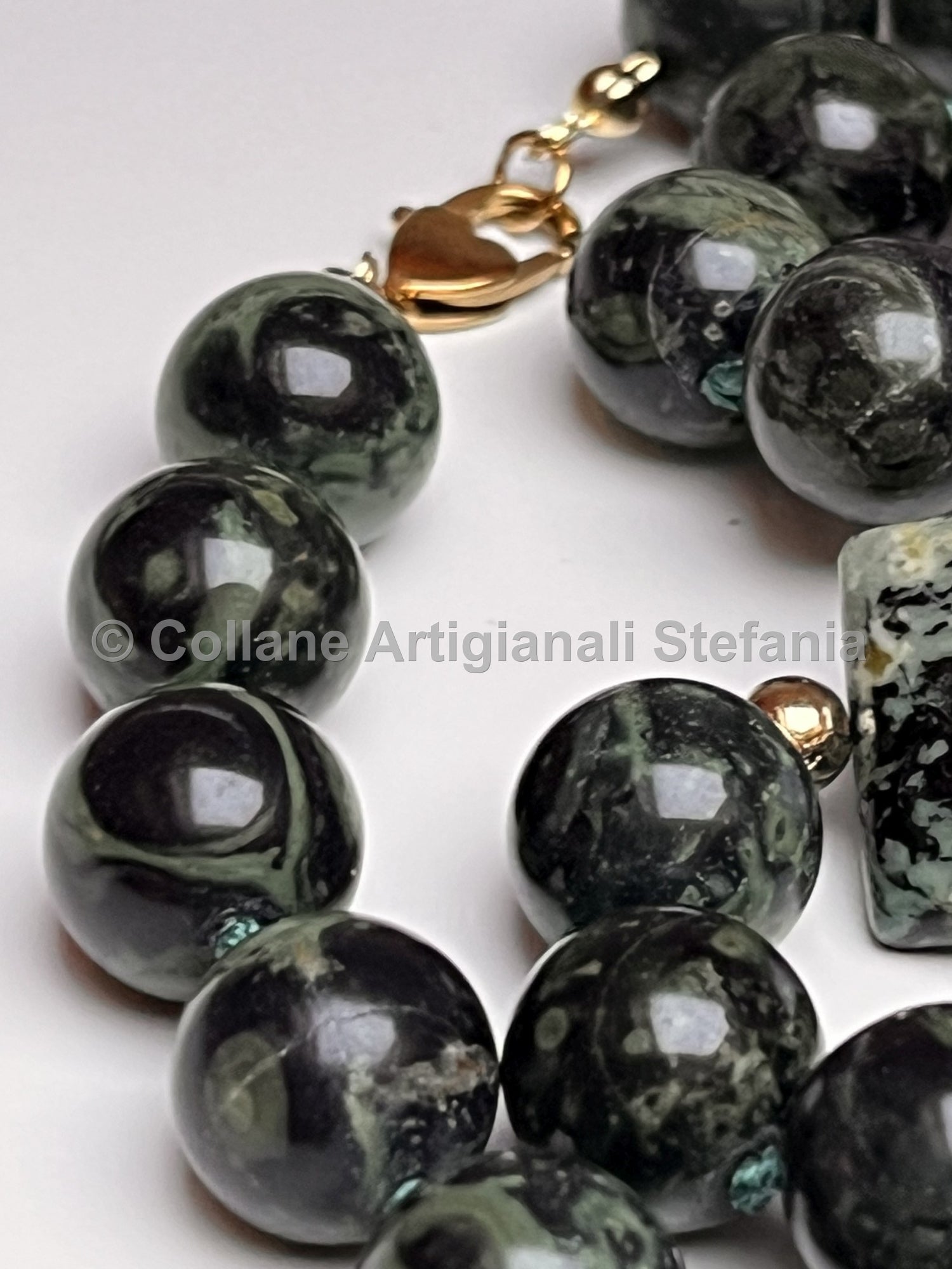Collana con pietre dure di Diaspro Kambaba