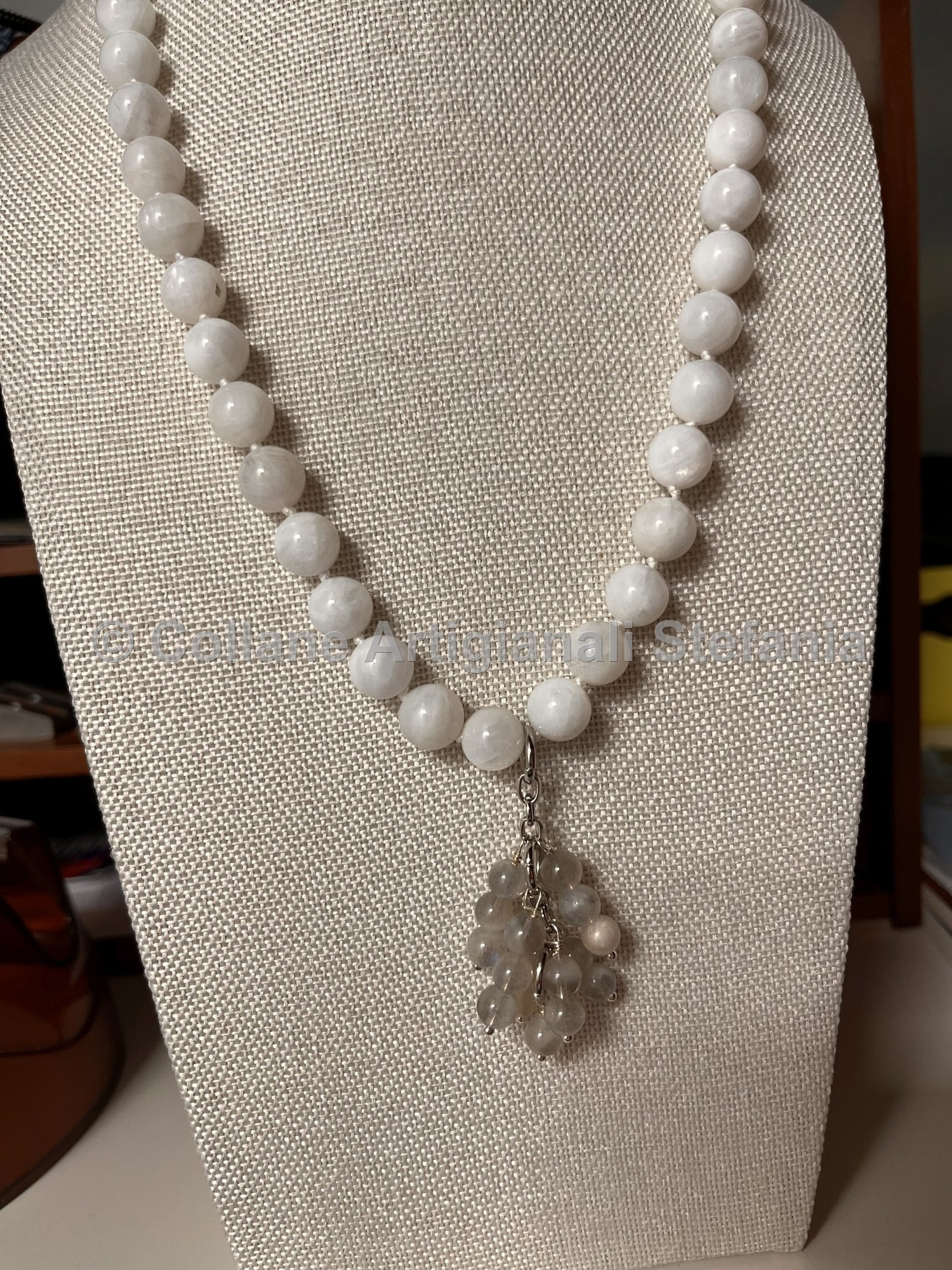 Collana con pietre dure di eccellente qualità di Pietra di Luna