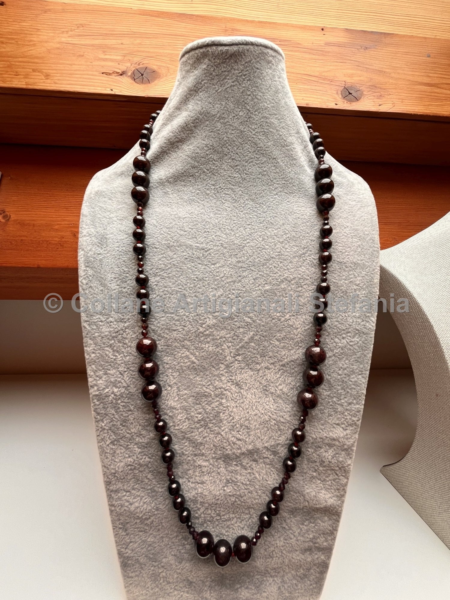 Collana con pietre dure di Granato