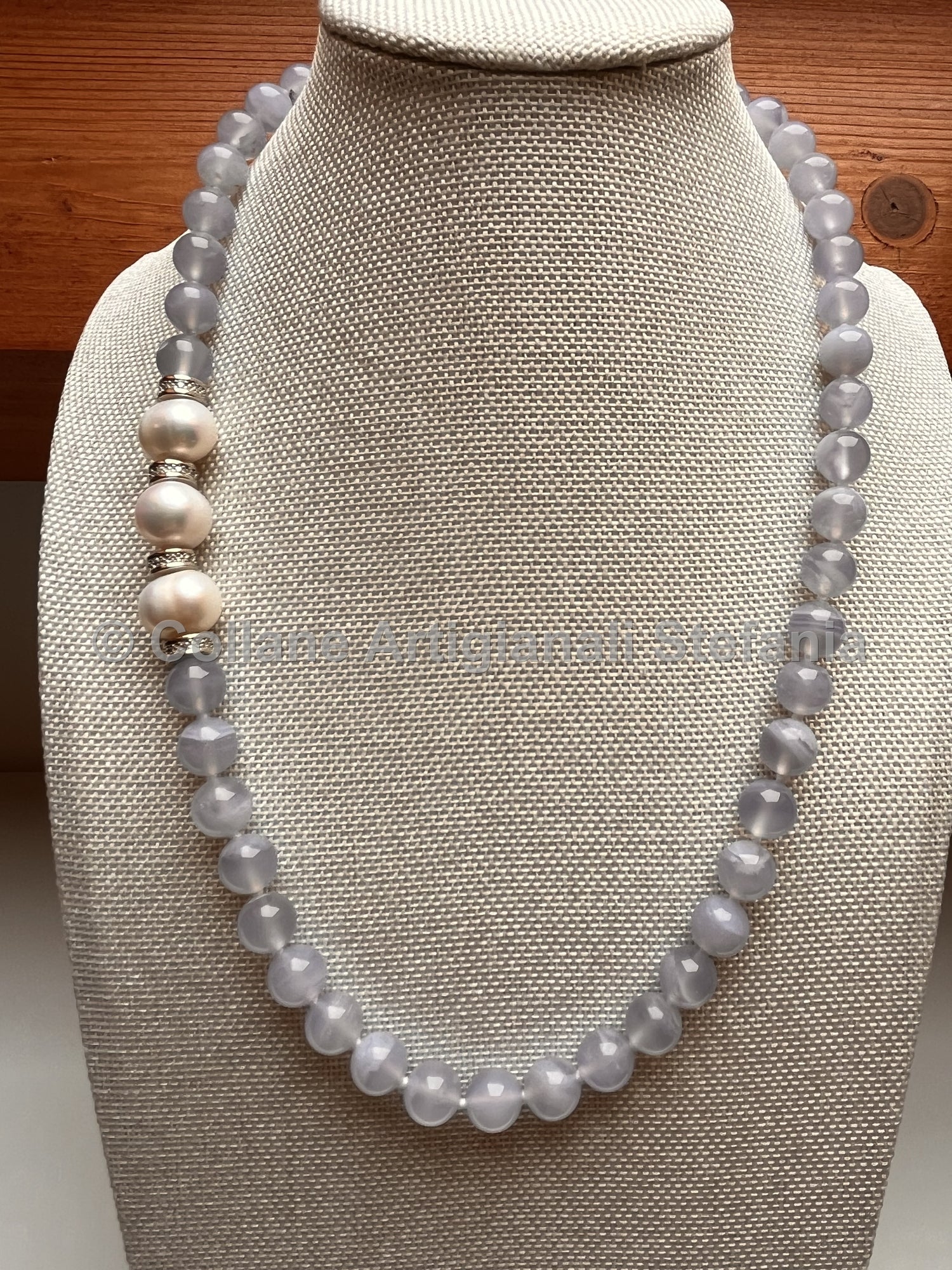 Collana con pietre dure di Agata Blu lace di eccellente qualità.