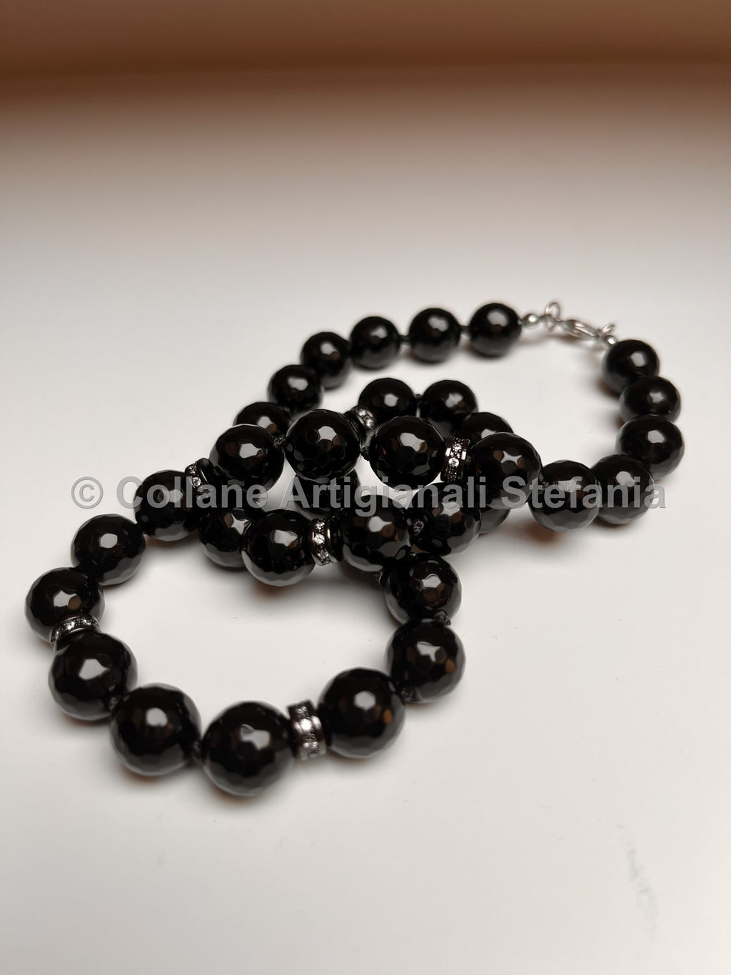 Collana con pietre dure di Onice nero di qualità.