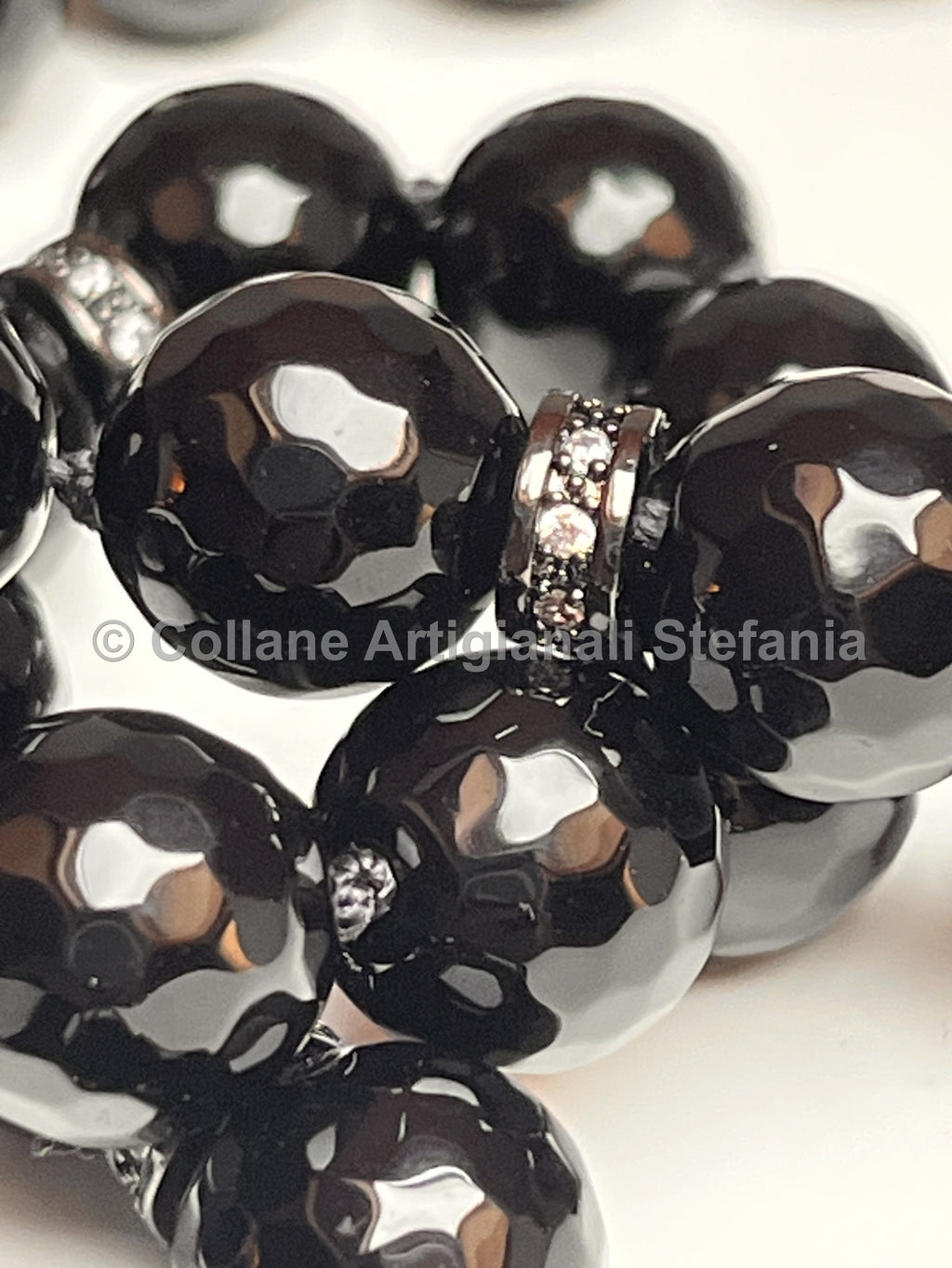 Collana con pietre dure di Onice nero di qualità.