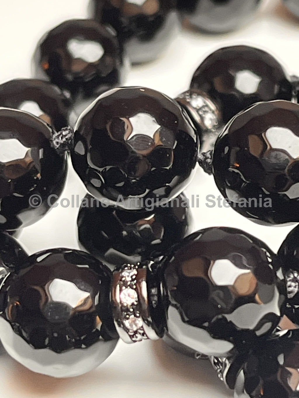 Collana con pietre dure di Onice nero di qualità.