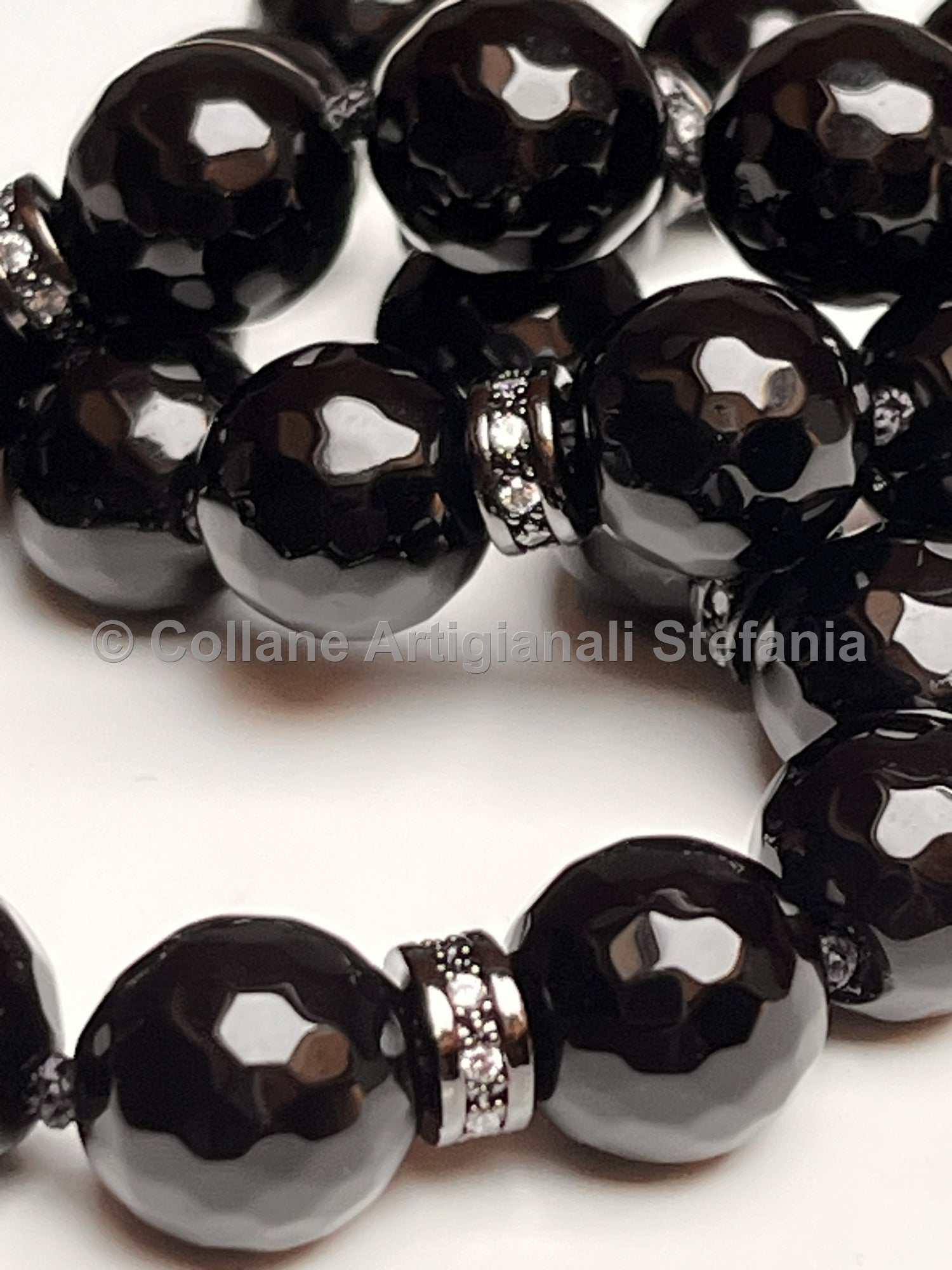 Collana con pietre dure di Onice nero di qualità.