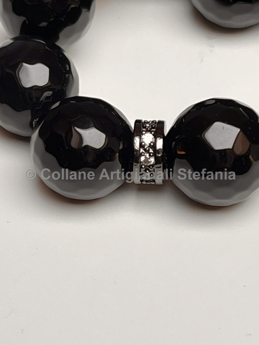Collana con pietre dure di Onice nero di qualità.