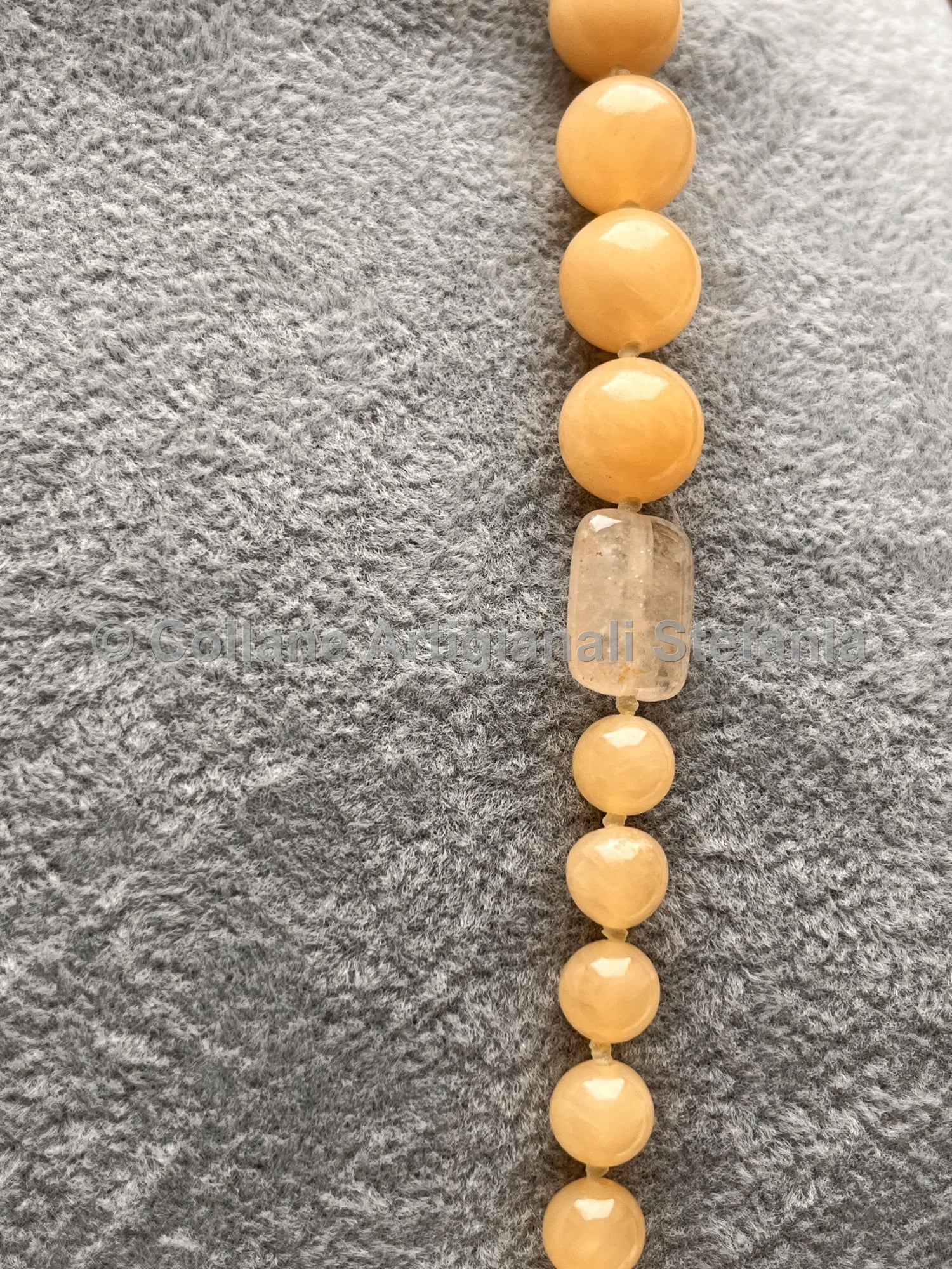 Collana con pietre dure di Giada giallo miele.