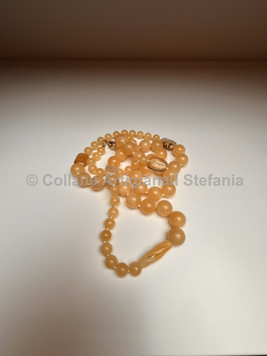 Collana con pietre dure di Giada giallo miele.