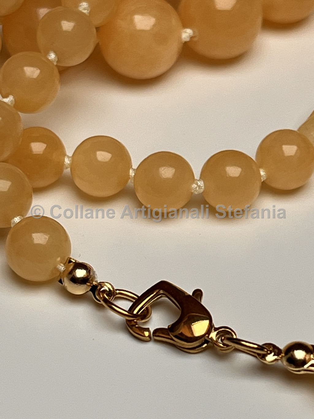 Collana con pietre dure di Giada giallo miele.