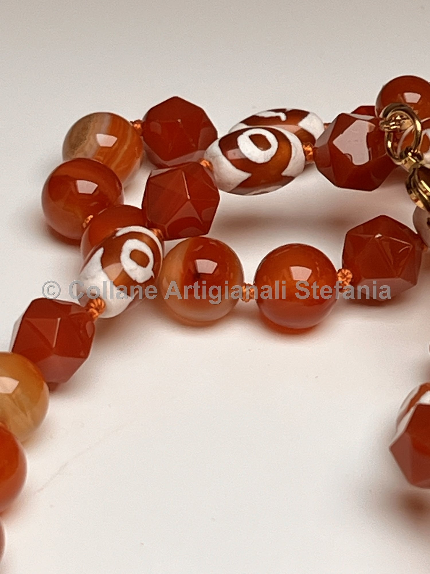 Collana con pietre dure di Agata rossa e Tibetana.