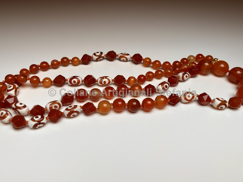 Collana con pietre dure di Agata rossa e Tibetana.