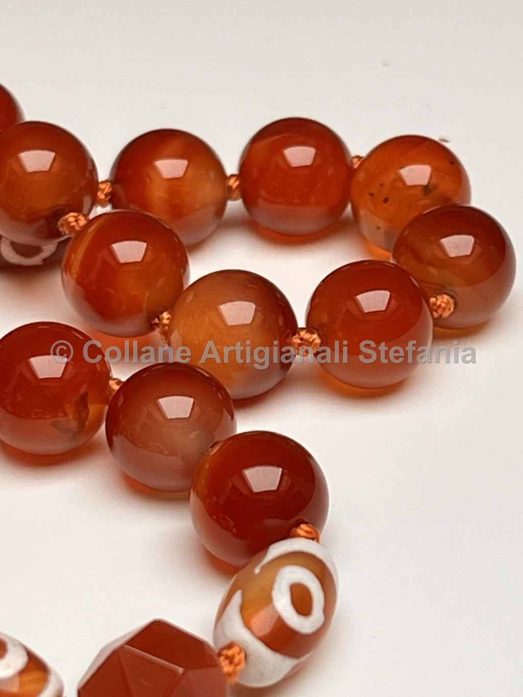 Collana con pietre dure di Agata rossa e Tibetana.