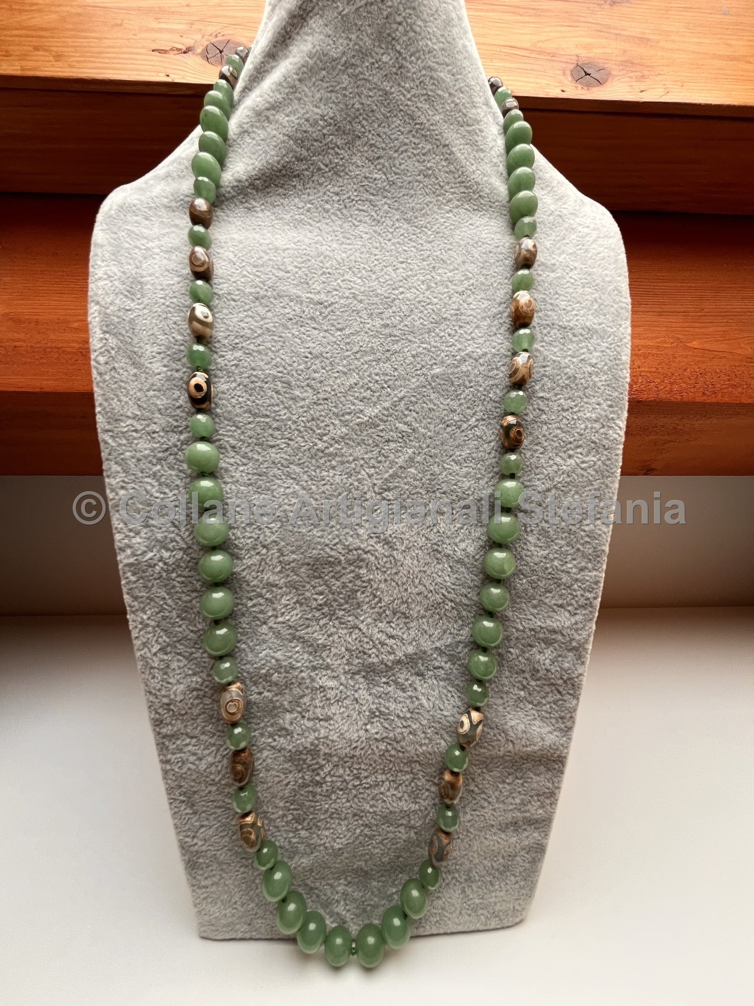 Collana con pietre dure di Giada verde e Agata Tibetana