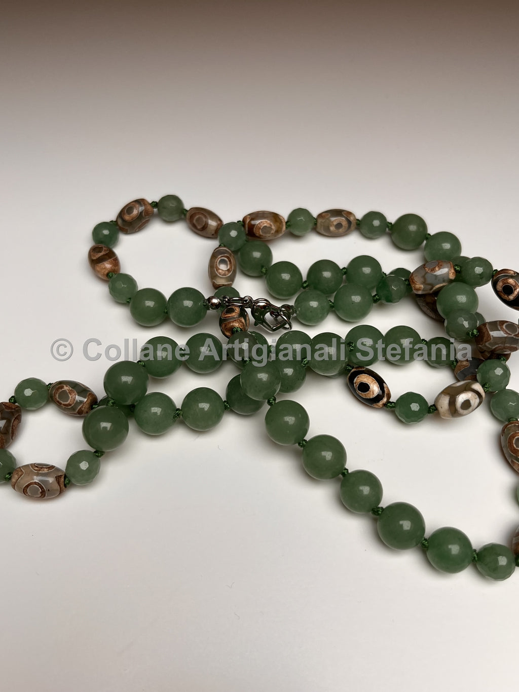 Collana con pietre dure di Giada verde e Agata Tibetana