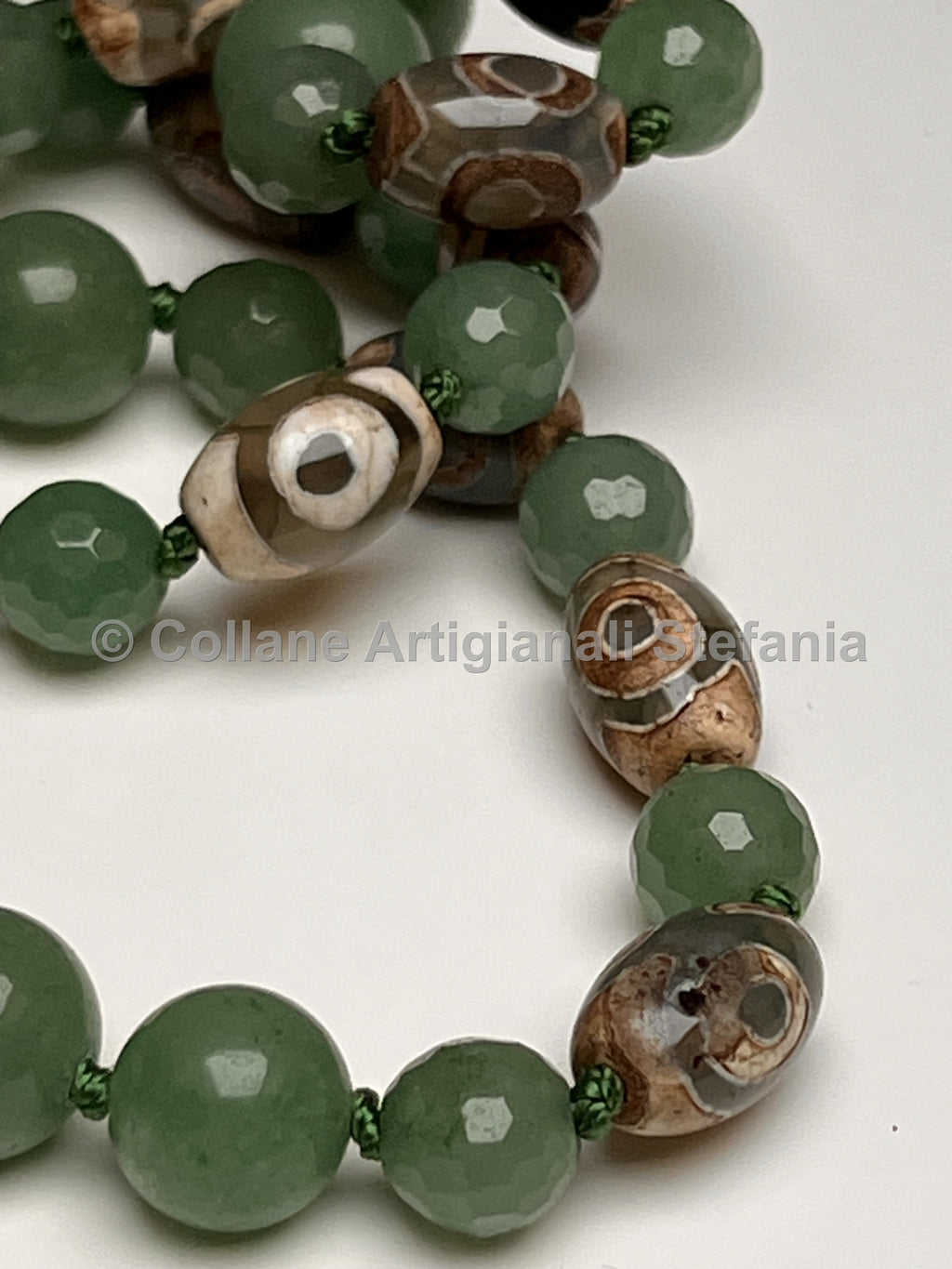 Collana con pietre dure di Giada verde e Agata Tibetana