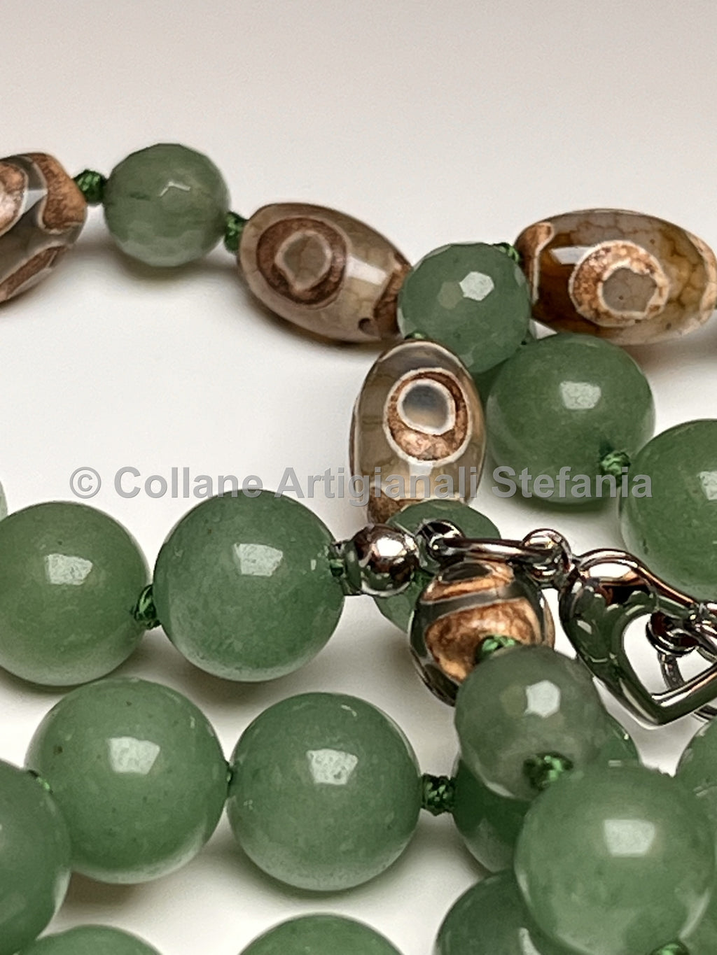 Collana con pietre dure di Giada verde e Agata Tibetana