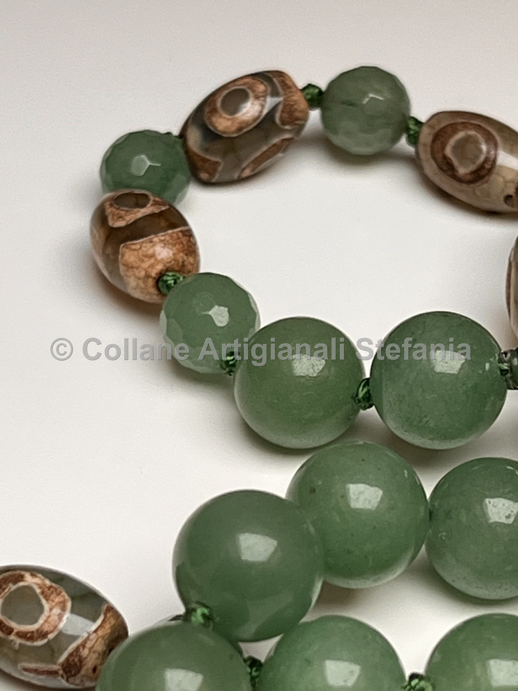 Collana con pietre dure di Giada verde e Agata Tibetana