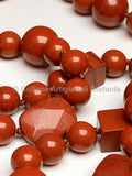 Collana con pietre dure di Diaspro rosso di alta qualità.